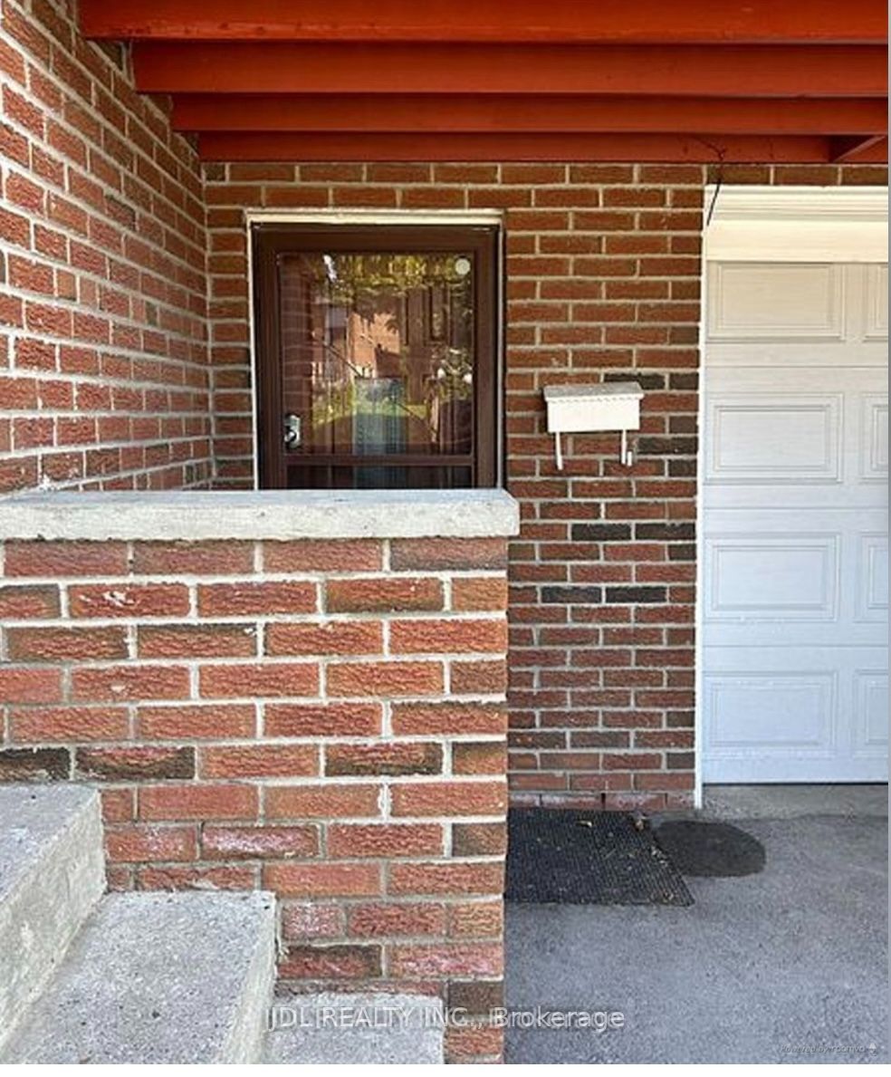 Unit kitchen main/2 beds bsmt - 13 Pawnee Ave Avenue, North York 4