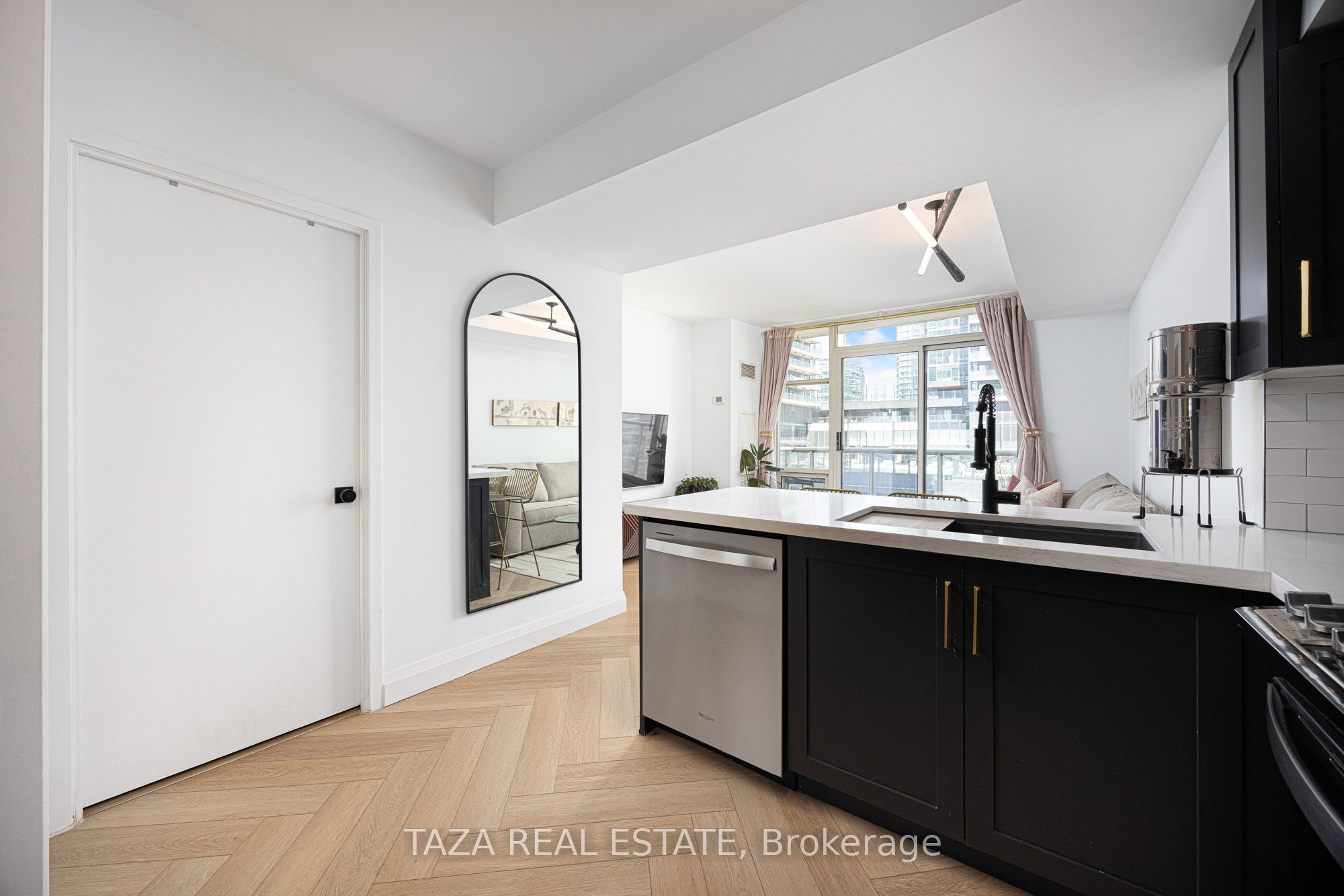 Unit 1705 - 10 Navy Wharf Court, Toronto 3