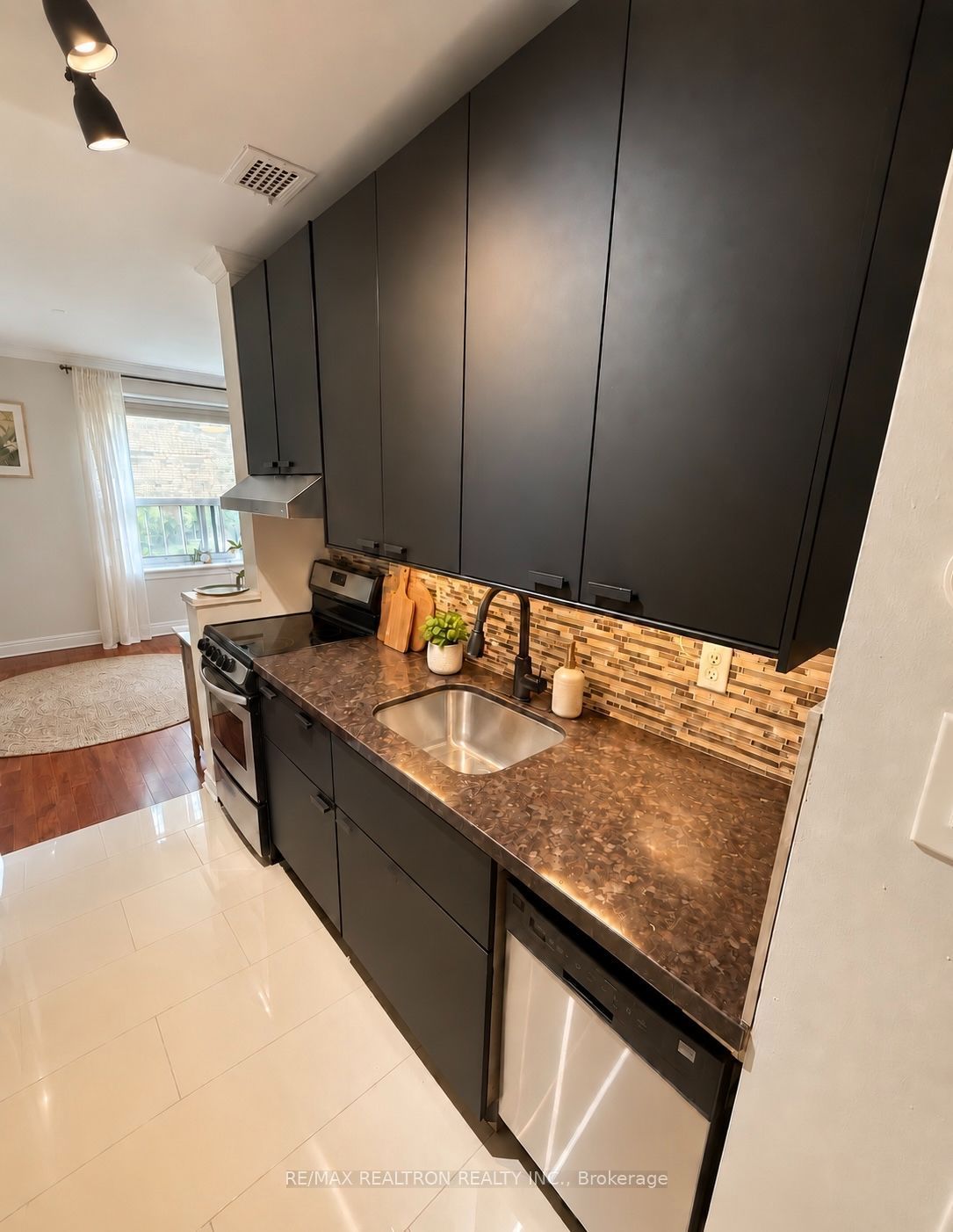 Unit 106 - 2 Ridelle Avenue, Toronto 5