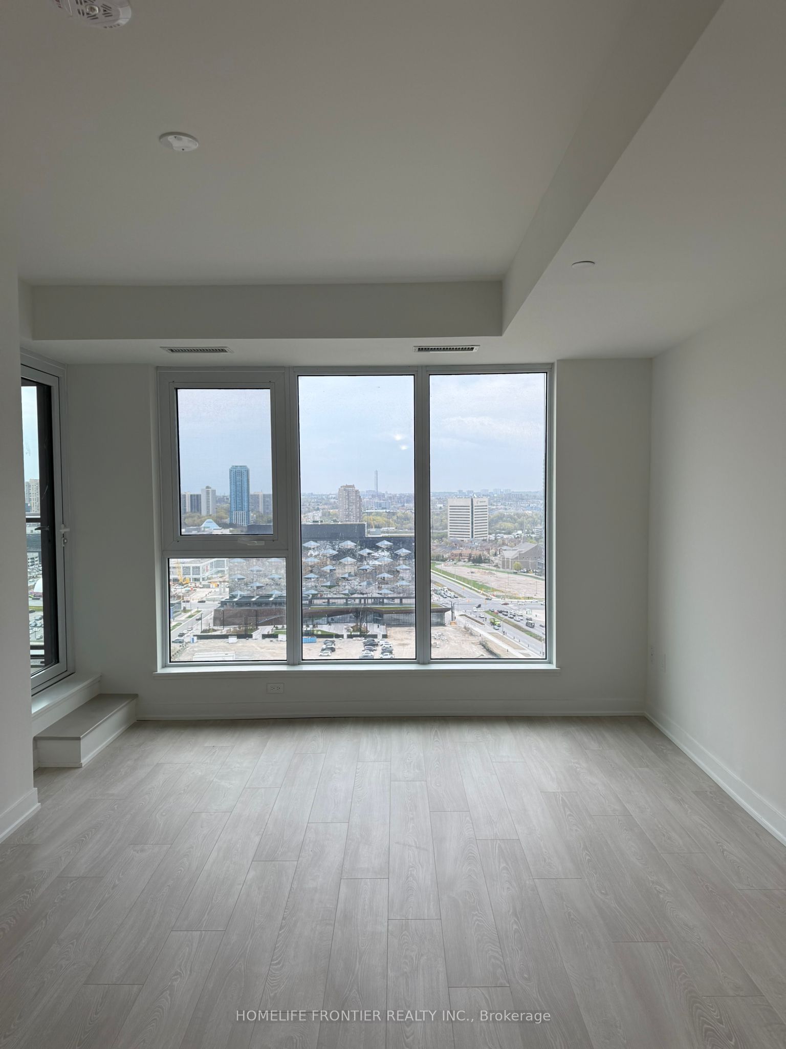 Unit 2205 - 5 Quarrington Lane, North York 4