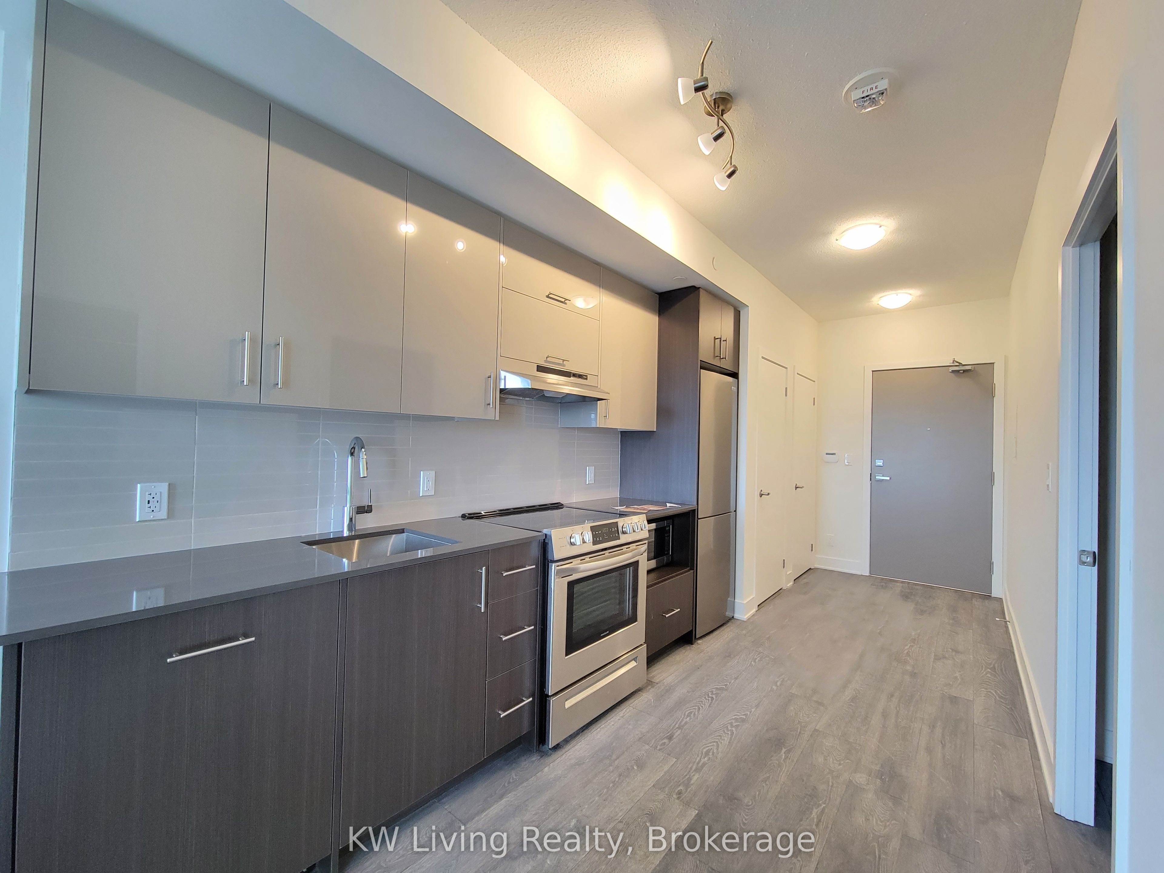 Unit 317 - 188 Fairview Mall Drive, North York 3
