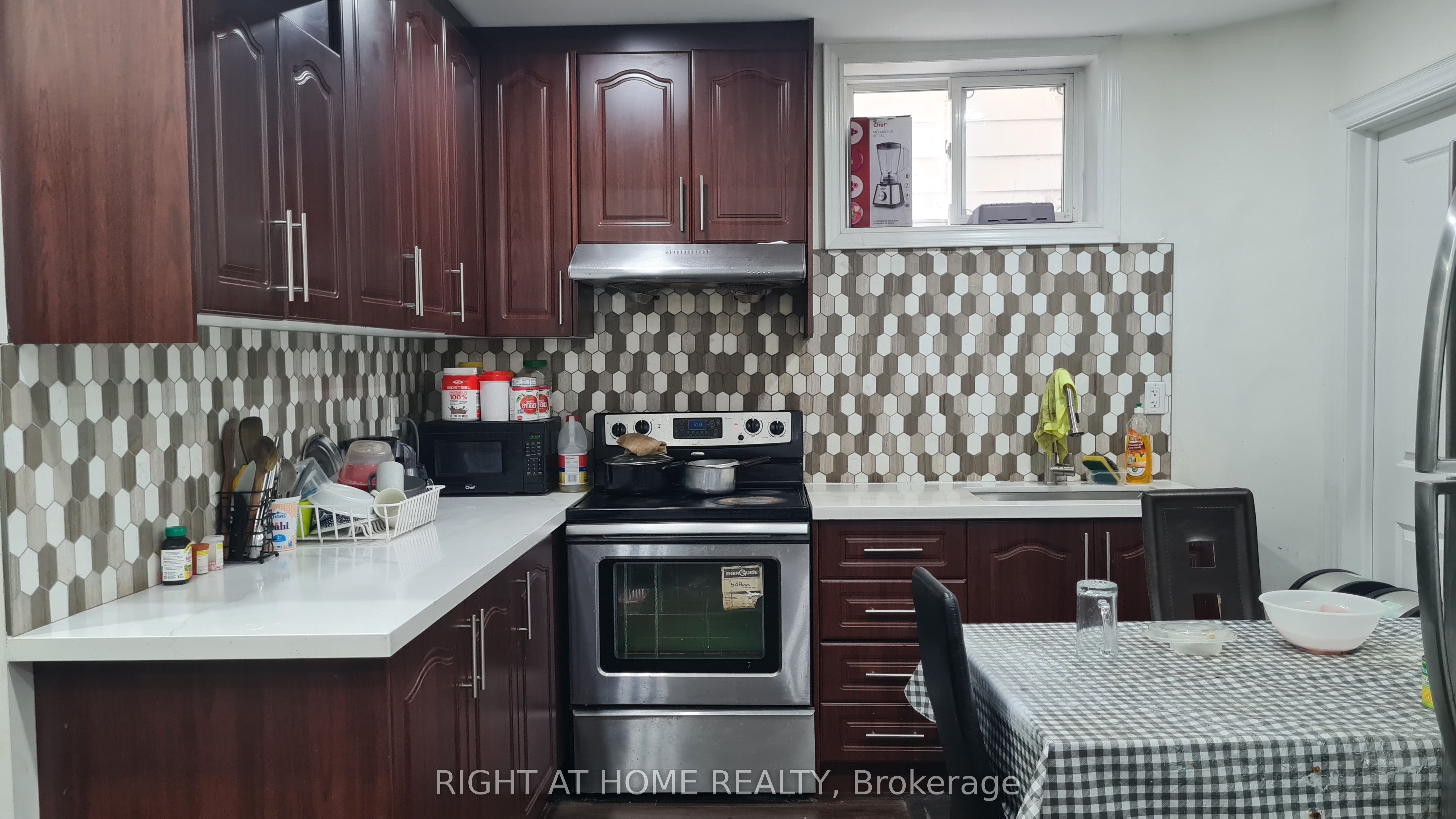 Unit Room A - 10 Emmott Avenue, Scarborough 4