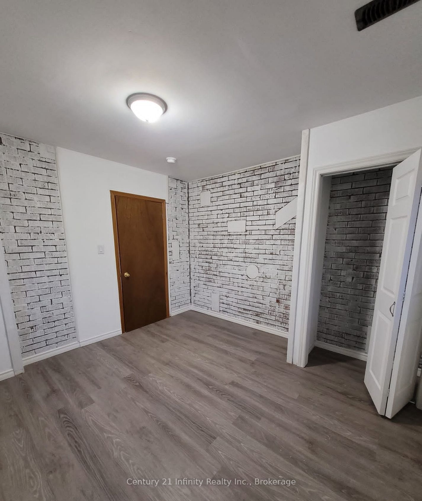 Unit B - 555 Ritson Road S, Oshawa 3