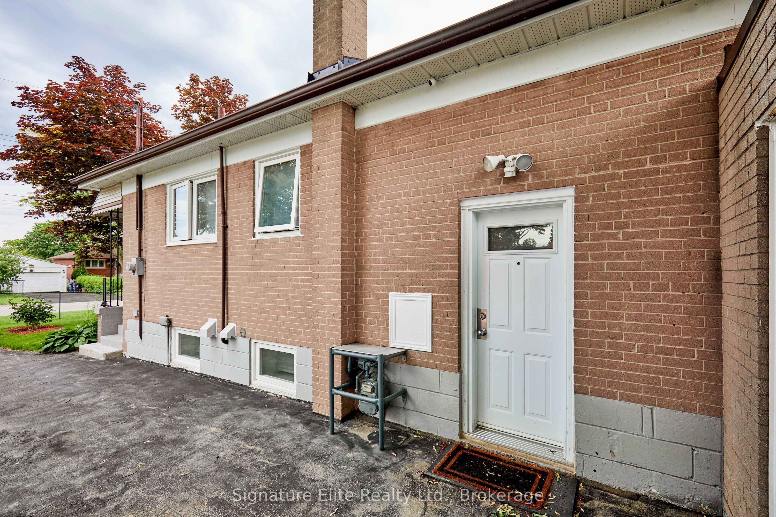 Unit Lower - 100A Kitchener Road, Scarborough 2