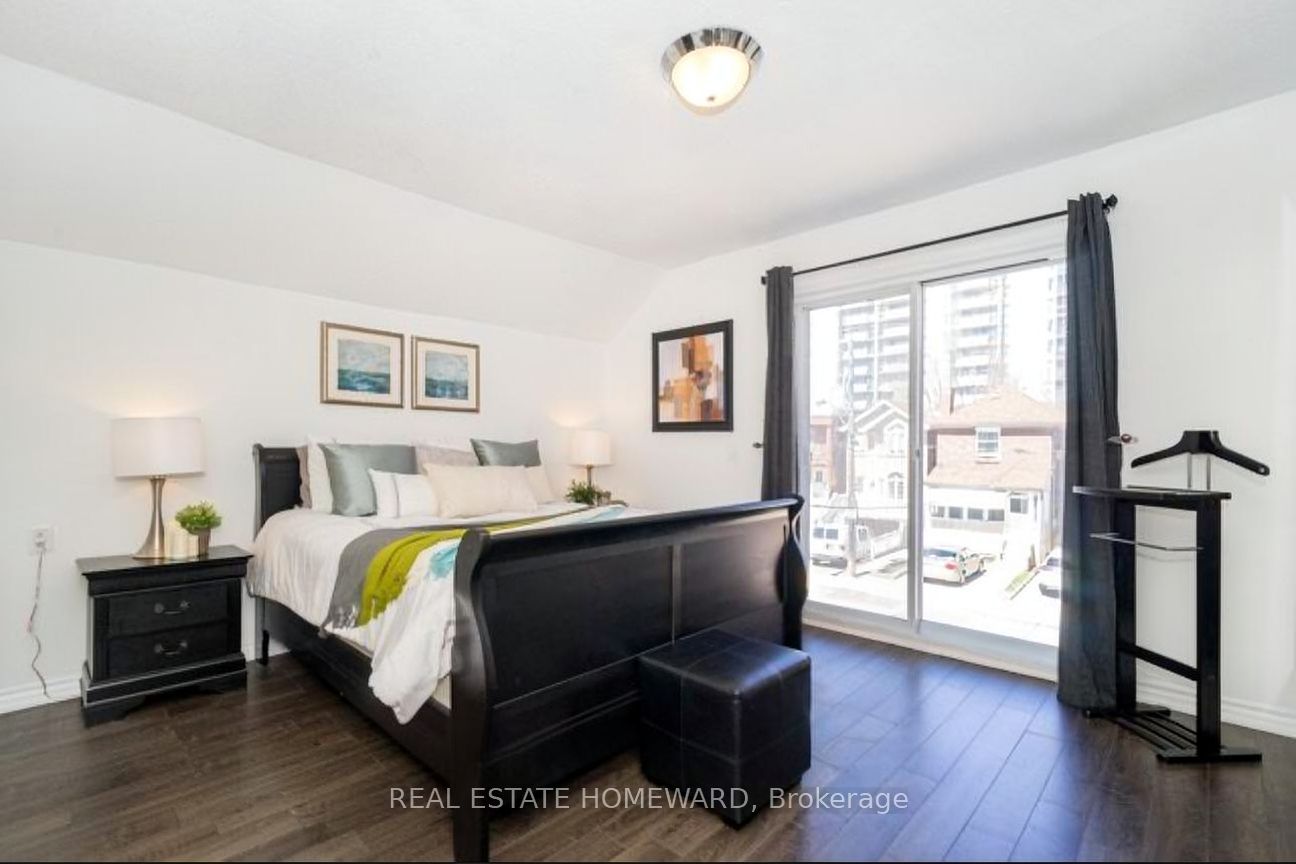295 Gowan Avenue E, Toronto 5