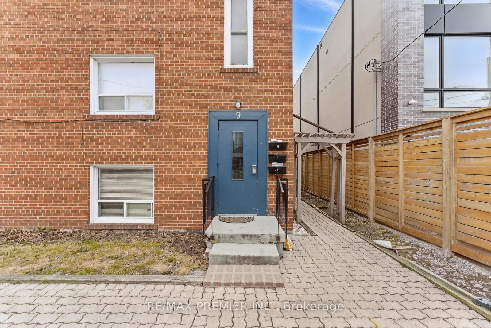 Unit Lower - 9 Bracebridge Avenue, Toronto 2