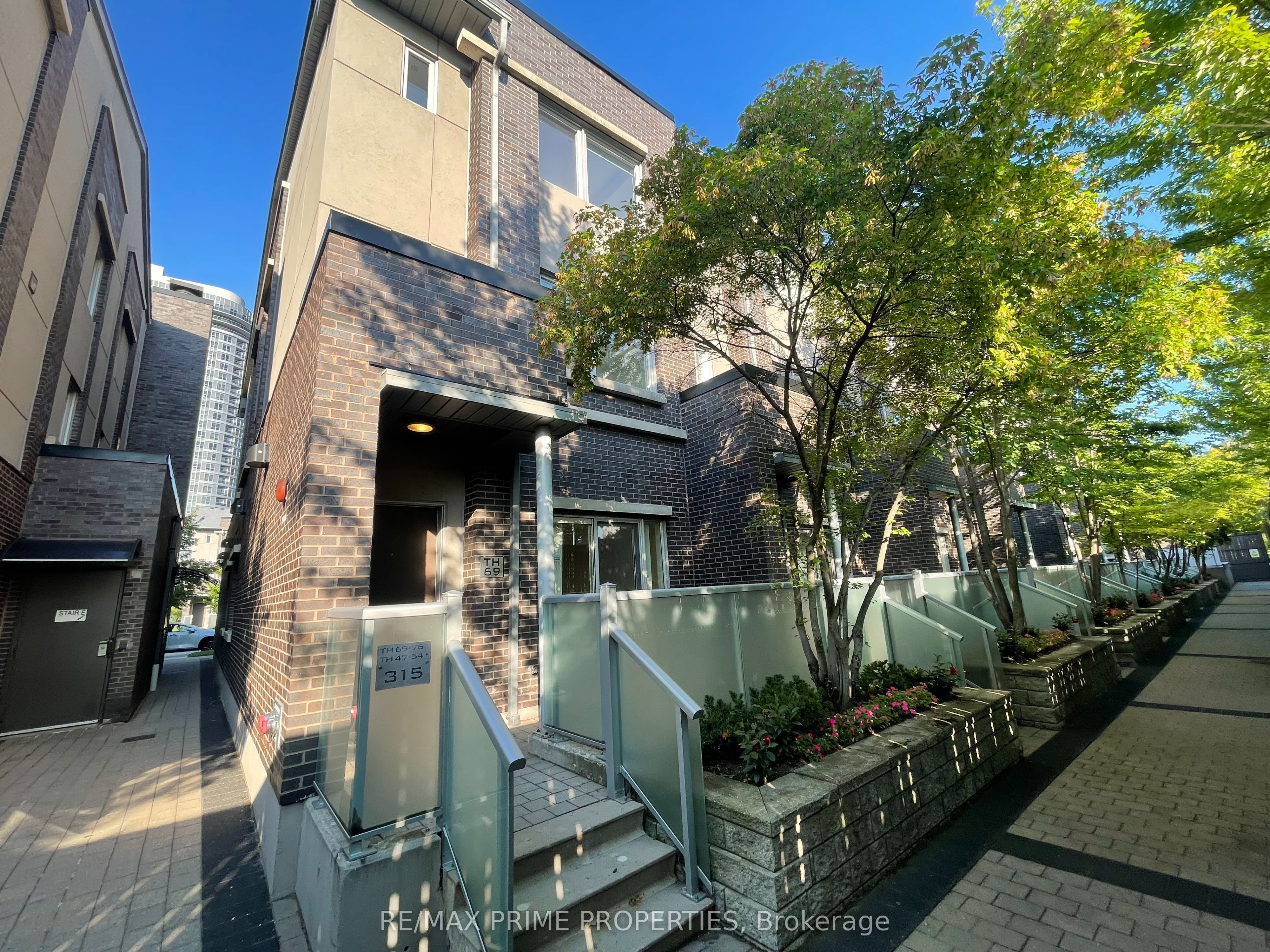 Unit 69 - 315 Village Green Square, Scarborough 2