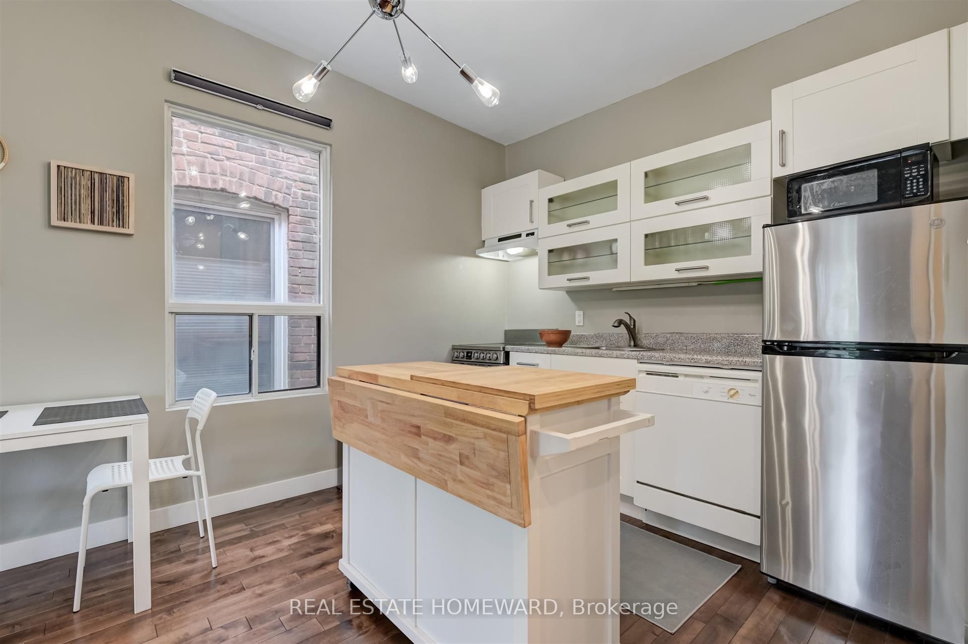 Unit upper - 14 Ashdale Avenue, Toronto 3
