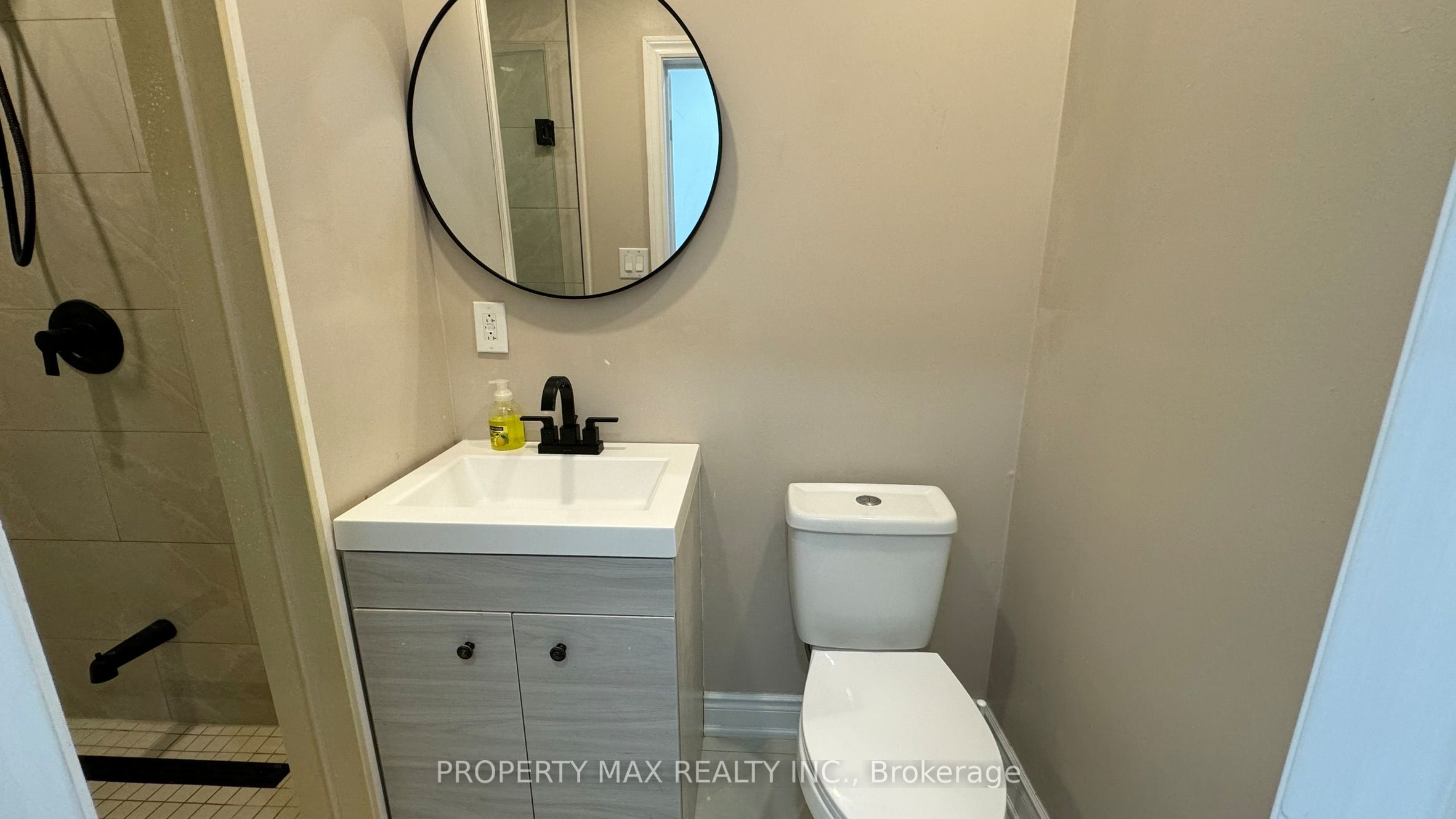 Unit Bsmt - 30 Glenabbey Drive, Clarington 4
