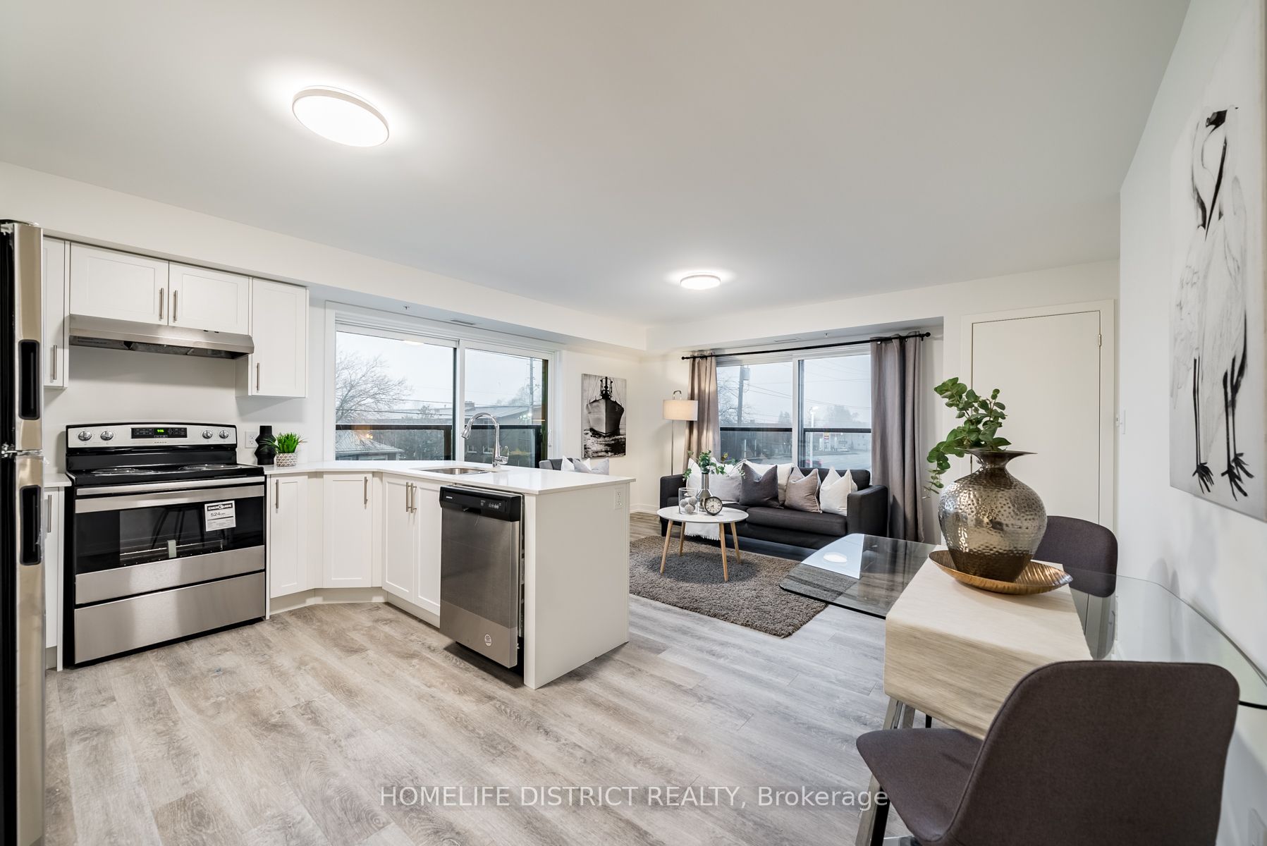Unit 312 - 976 Simcoe Street N, Oshawa 4