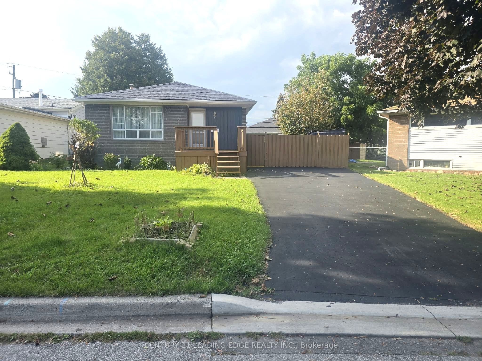 855 Zator Avenue, Pickering 1