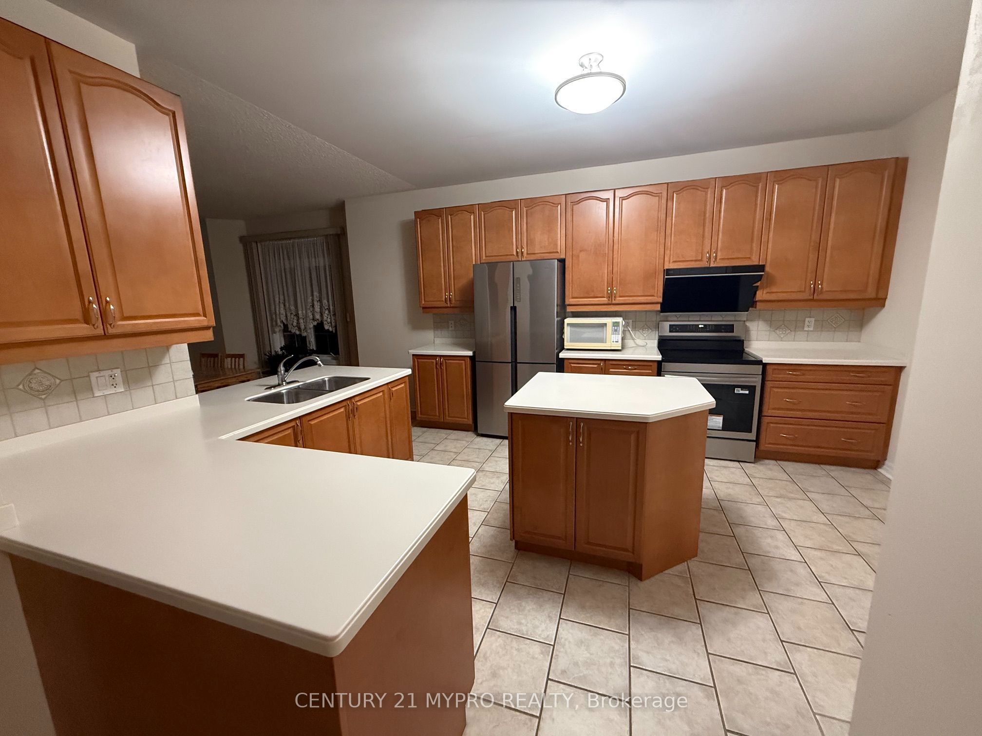 938 Red Deer Avenue, Oshawa 3