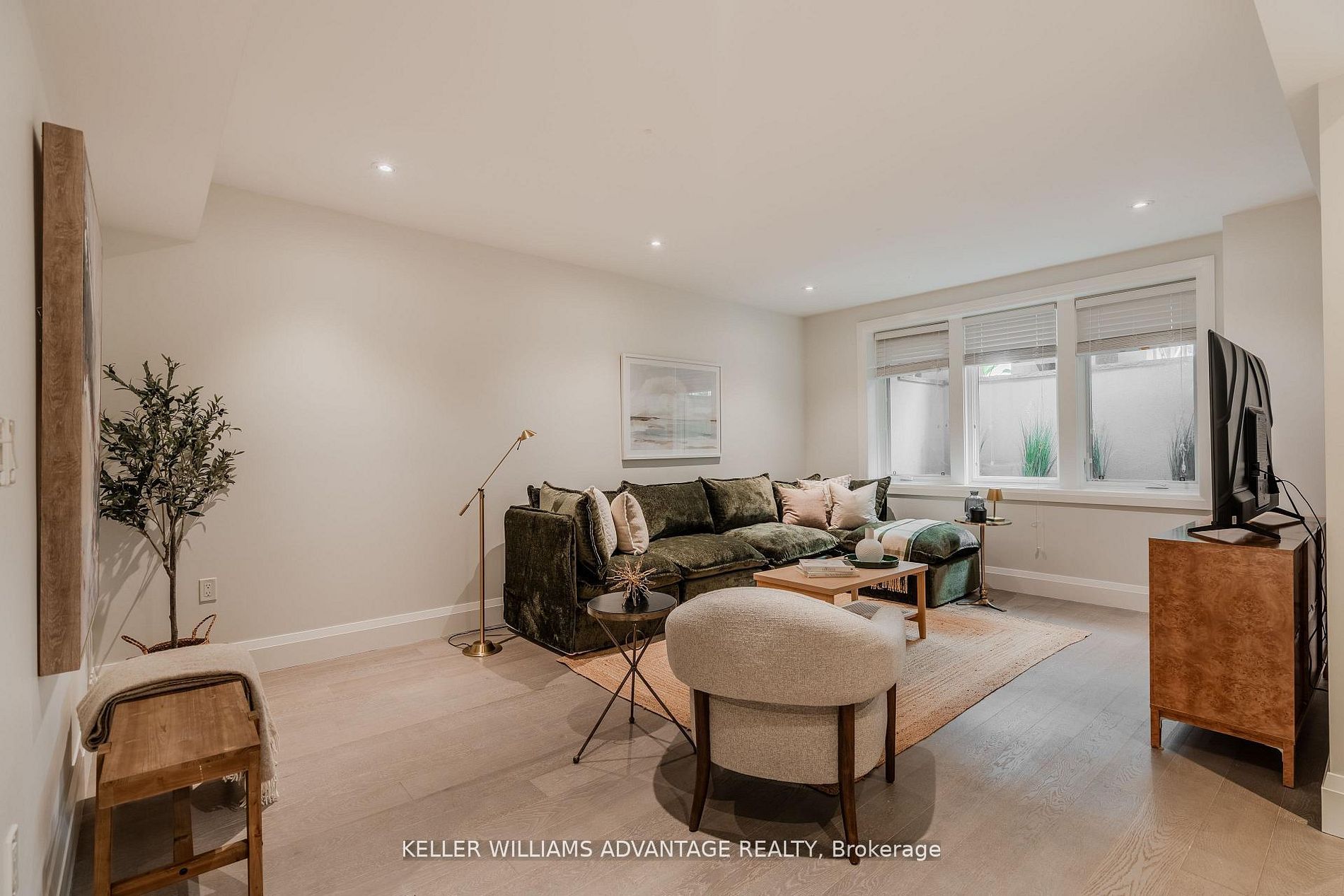 Unit Lower - 35 Duart Park Road, Toronto 3