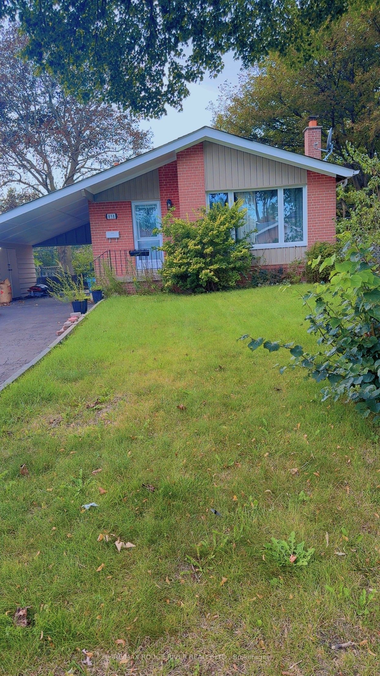 858 Chapleau Drive, Pickering 2