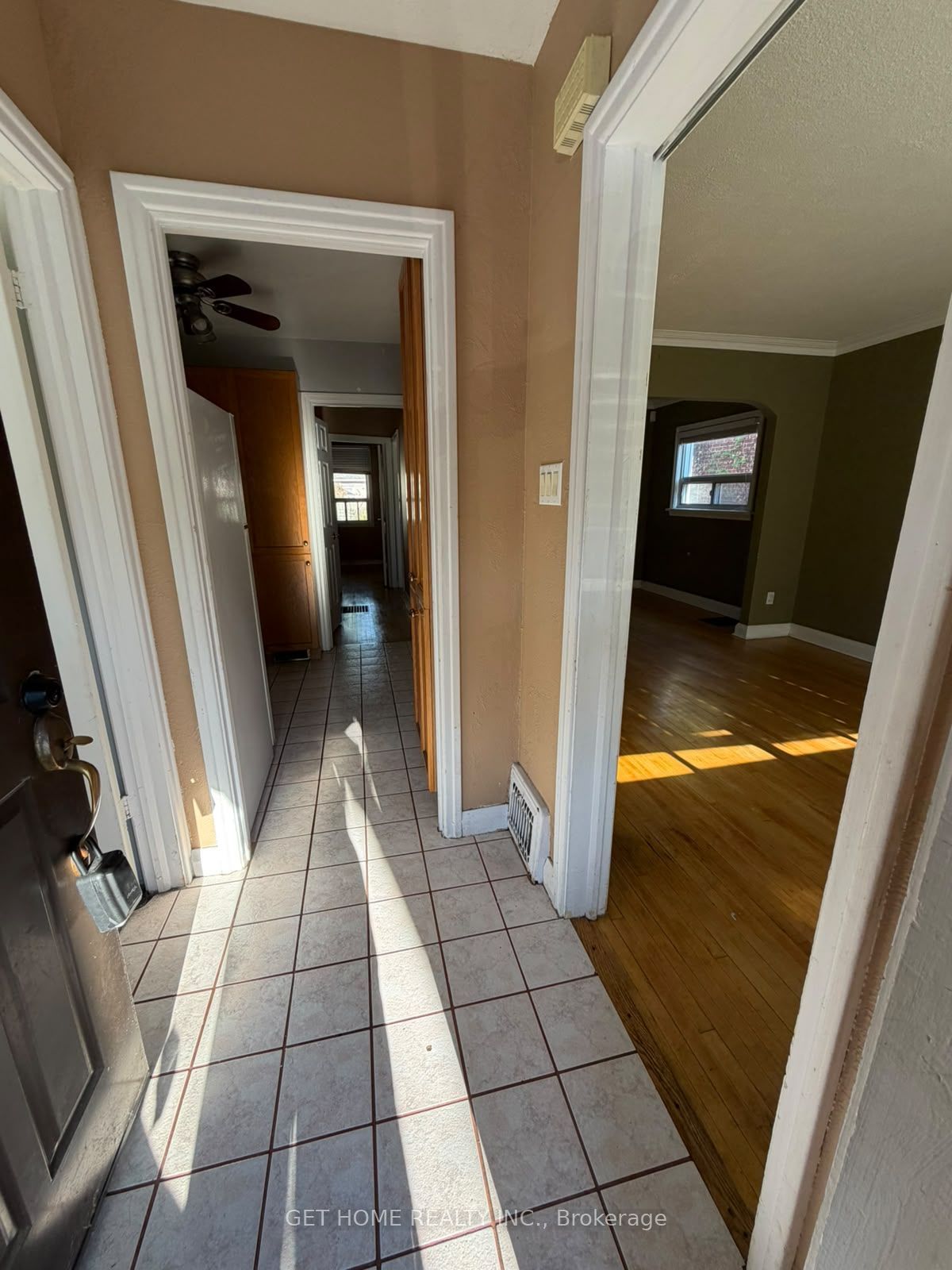 Unit Upper - 105 St Hubert Avenue, Toronto 2