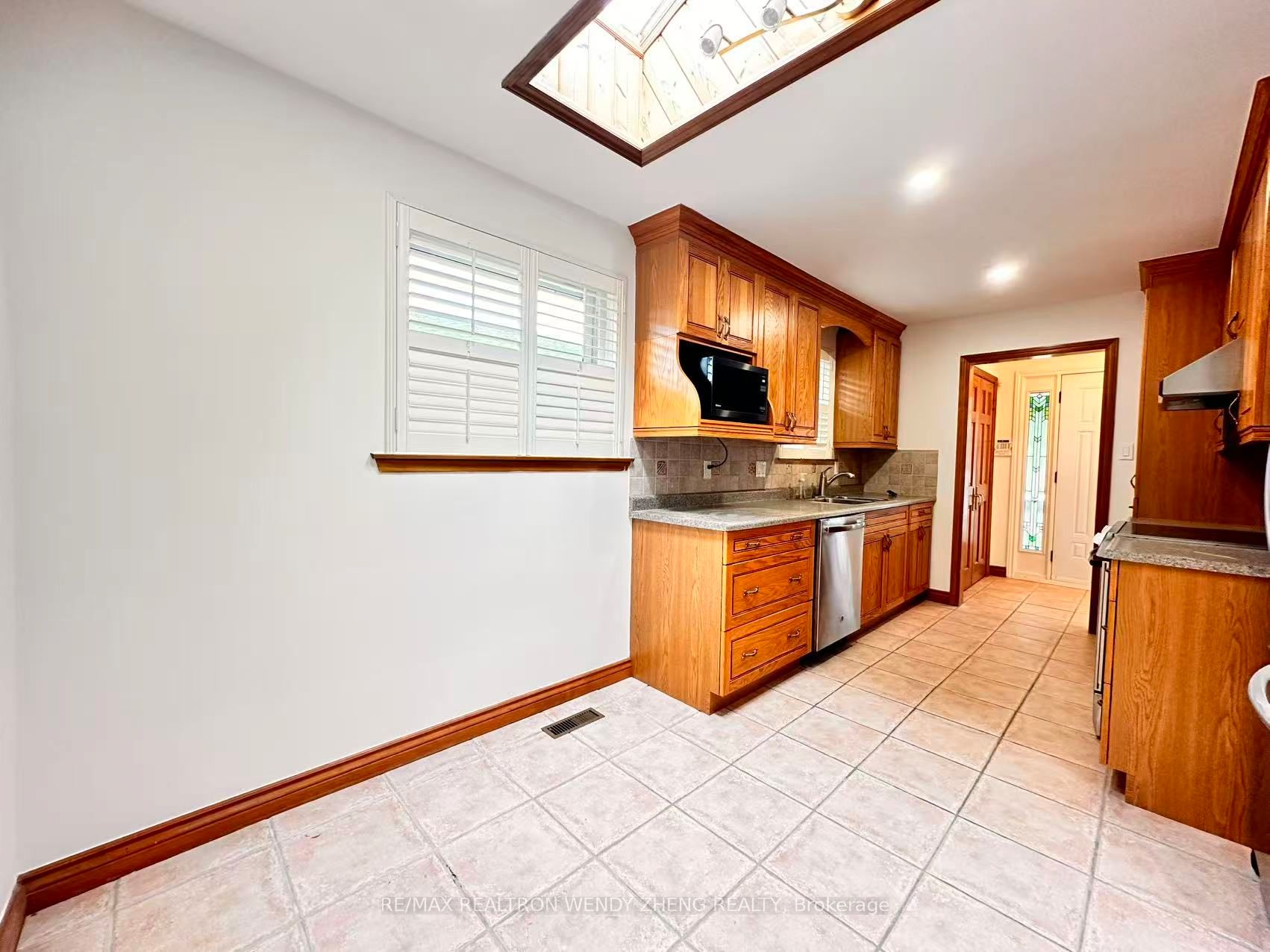 Unit Main and Upper - 14 Scotland Road, Scarborough 4