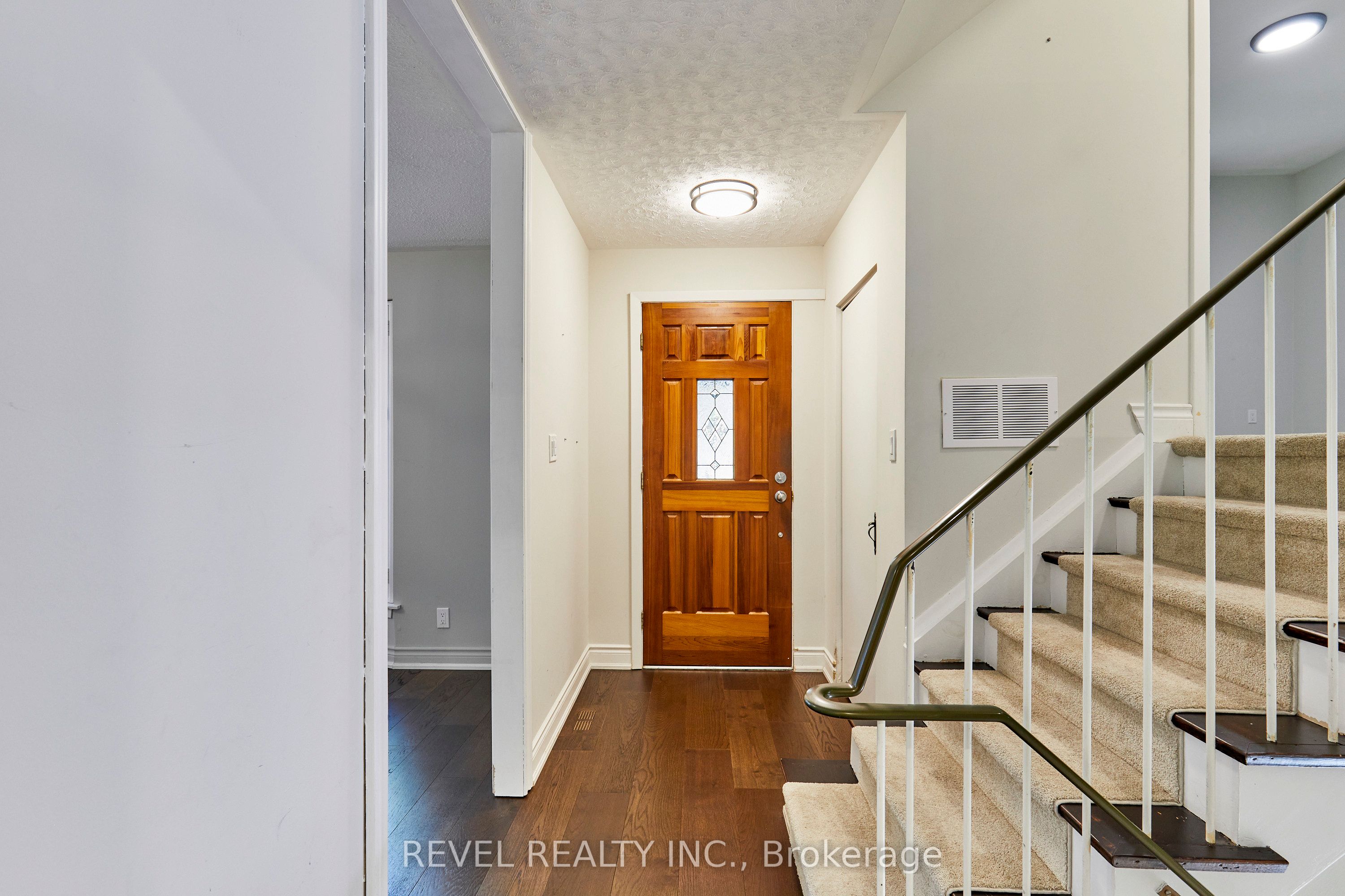 1260 Ilona Park Road, Pickering 2