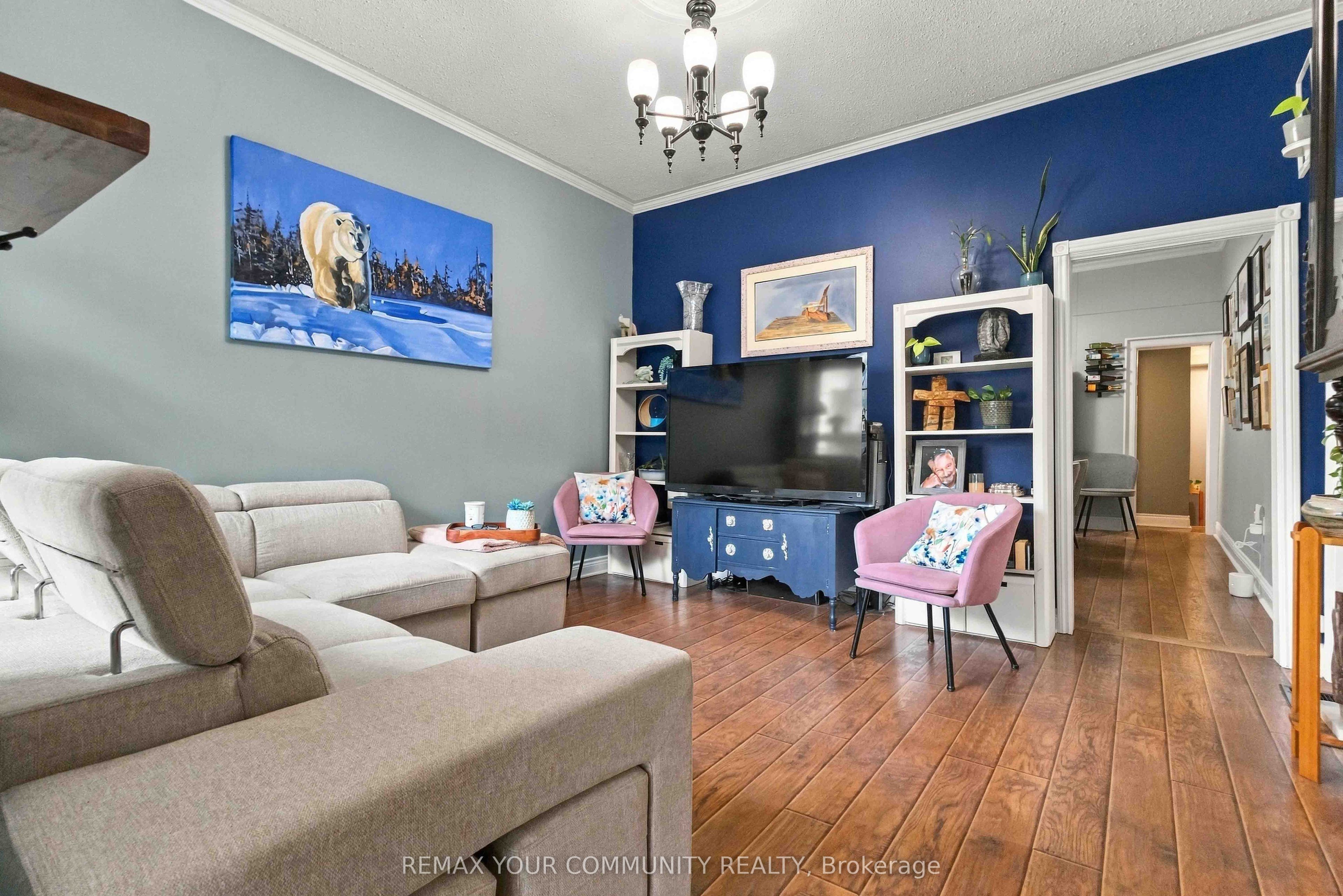 318 Mary Street W, Whitby 3