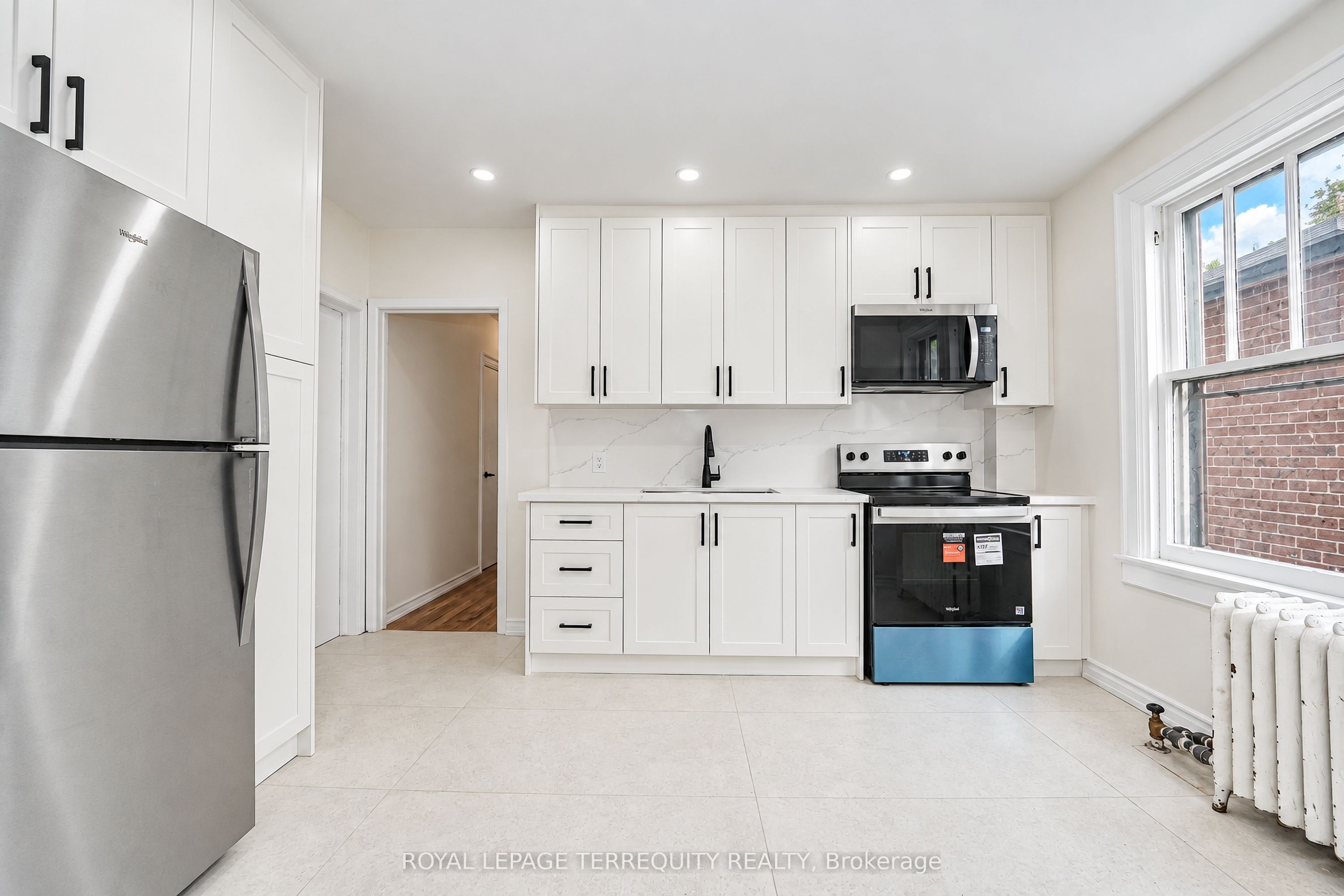 Unit 6 - 8 Thorncliffe Avenue, Toronto 2
