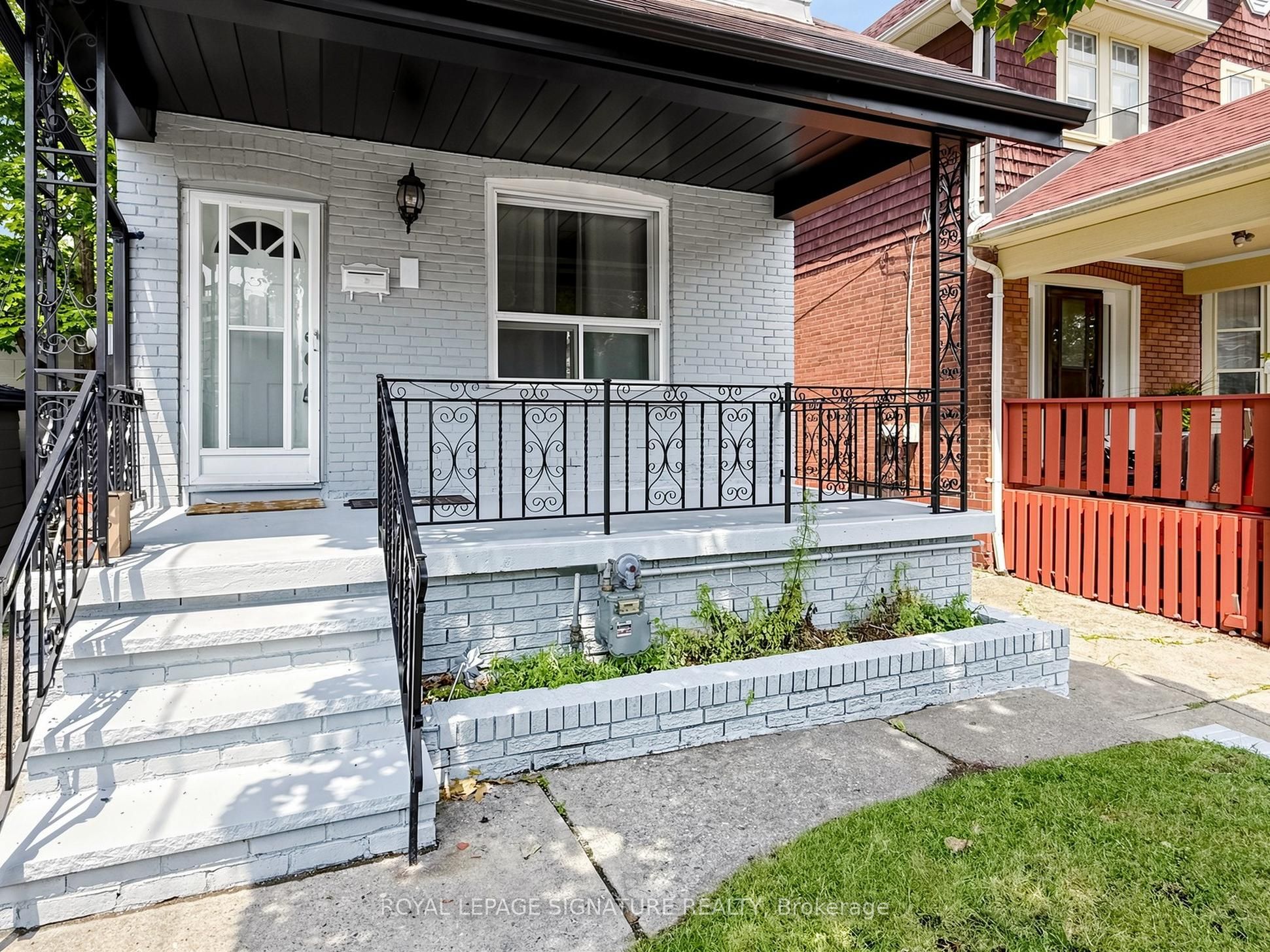 8 Harris Avenue, Toronto 3