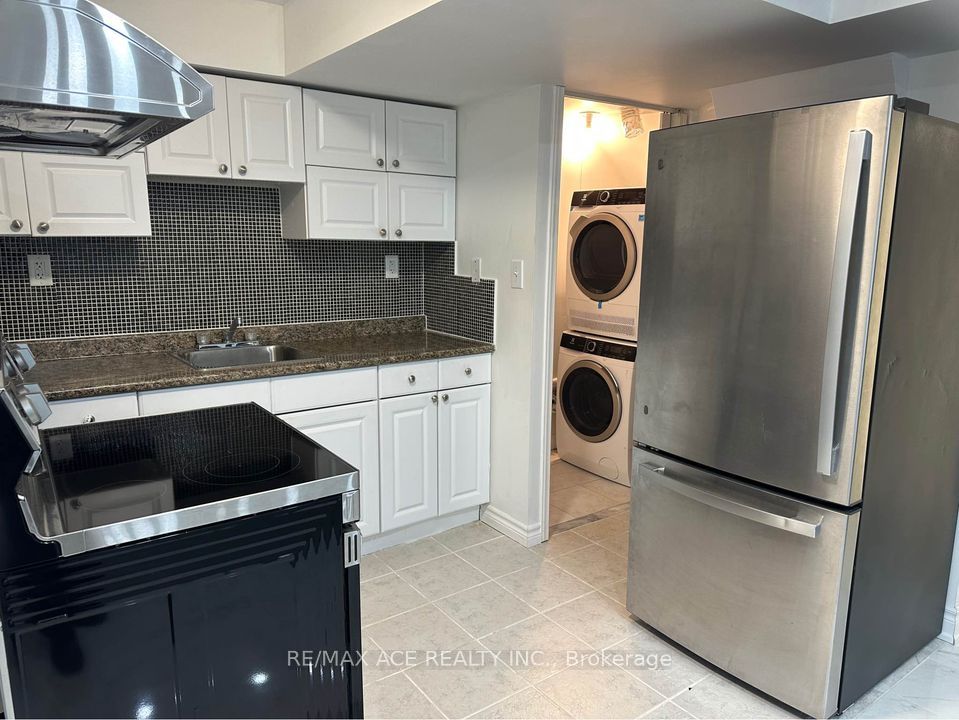 Unit Bsmt - 11 Seasons Drive, Scarborough 5
