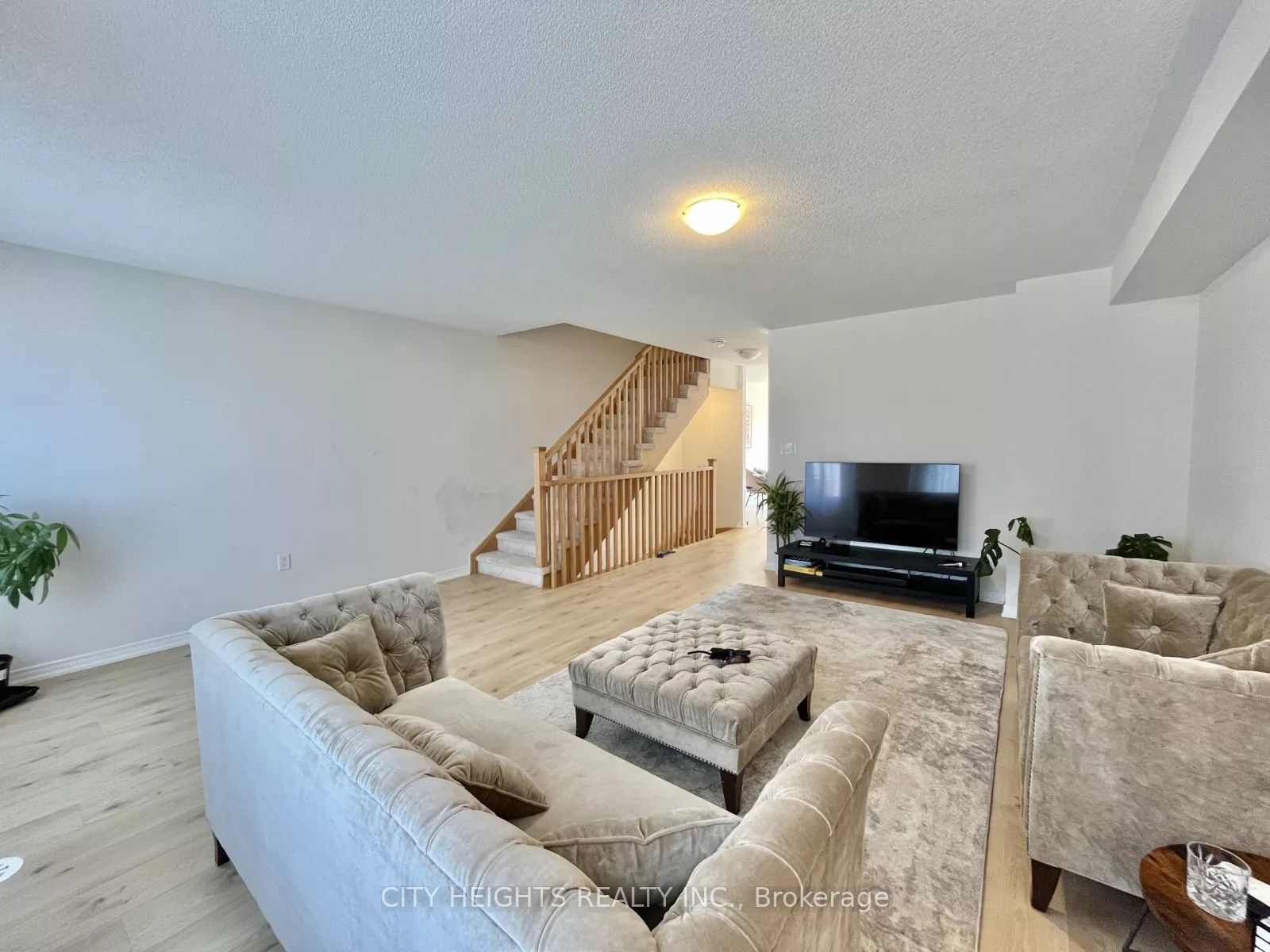 92 Jerome Way, Clarington 4