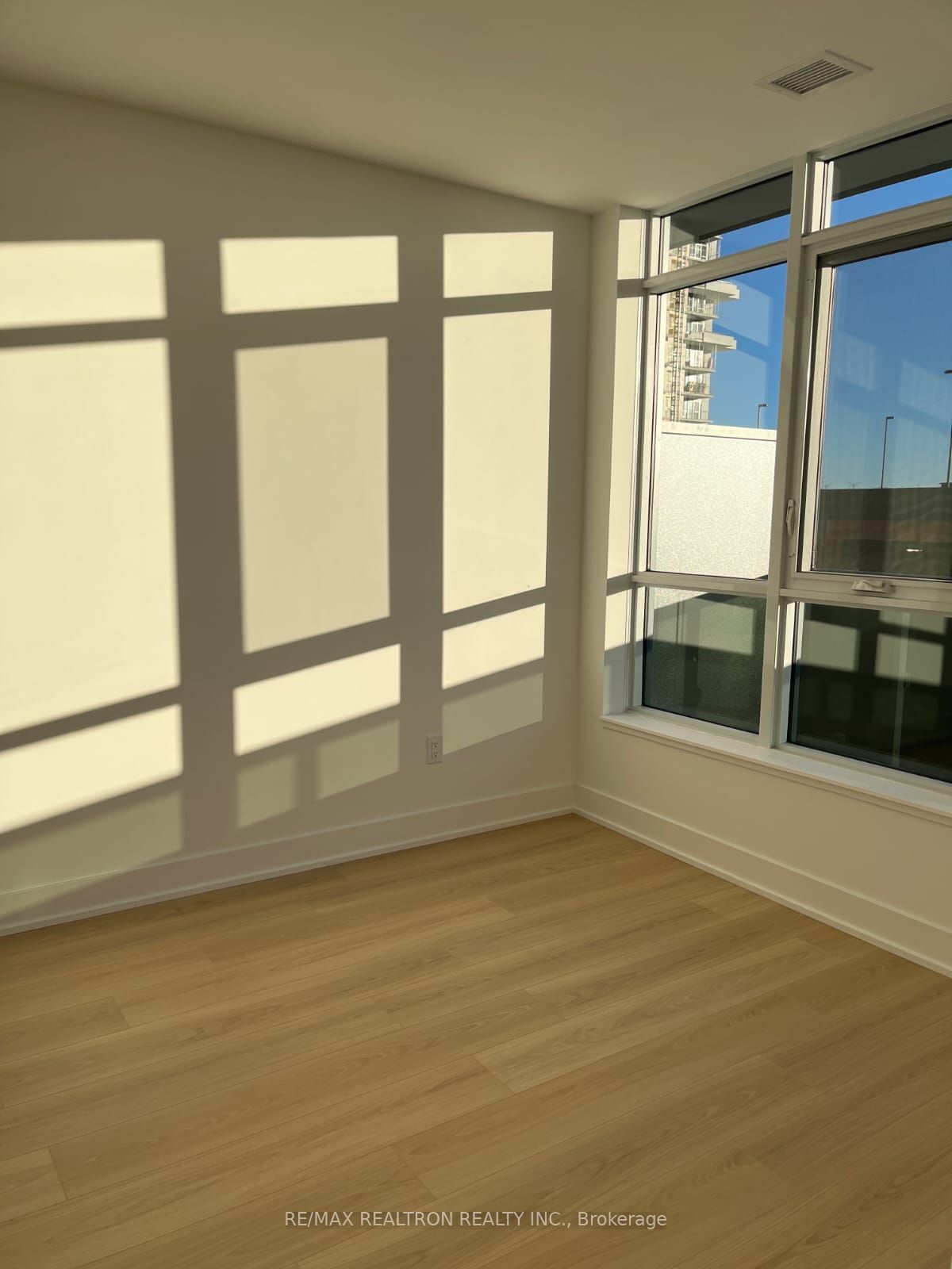 Unit 305 - 2545 Simcoe Street N, Oshawa 4