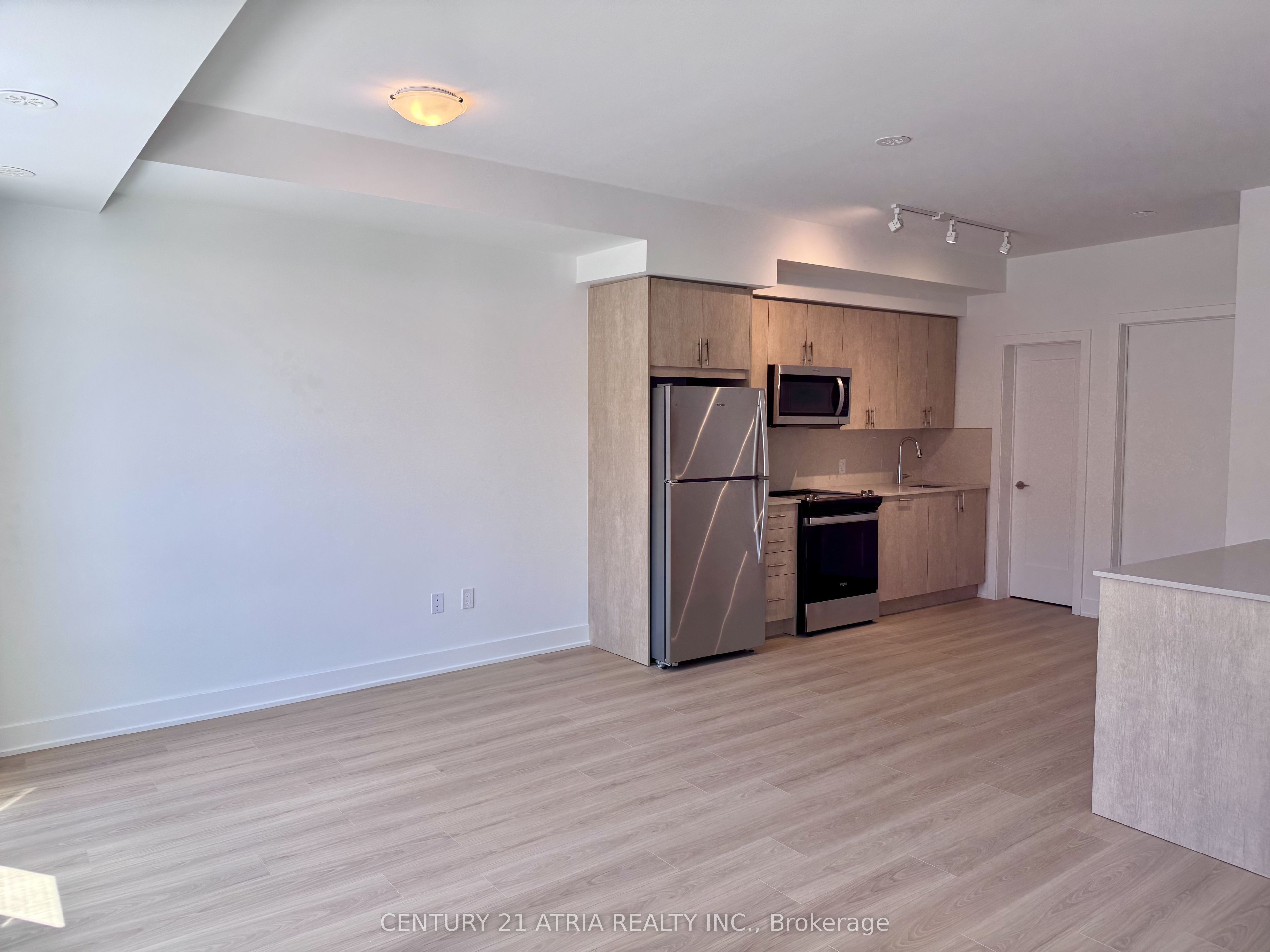 28 Alpine Symphony Path, Oshawa 3