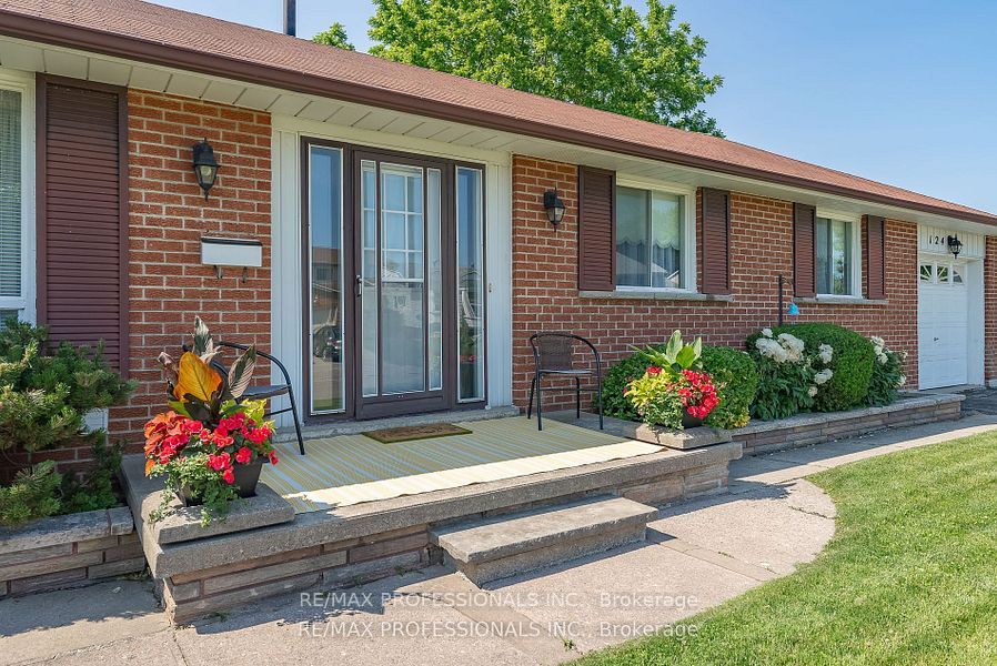 Unit Lower - 124 Panter Crescent, Ajax 3