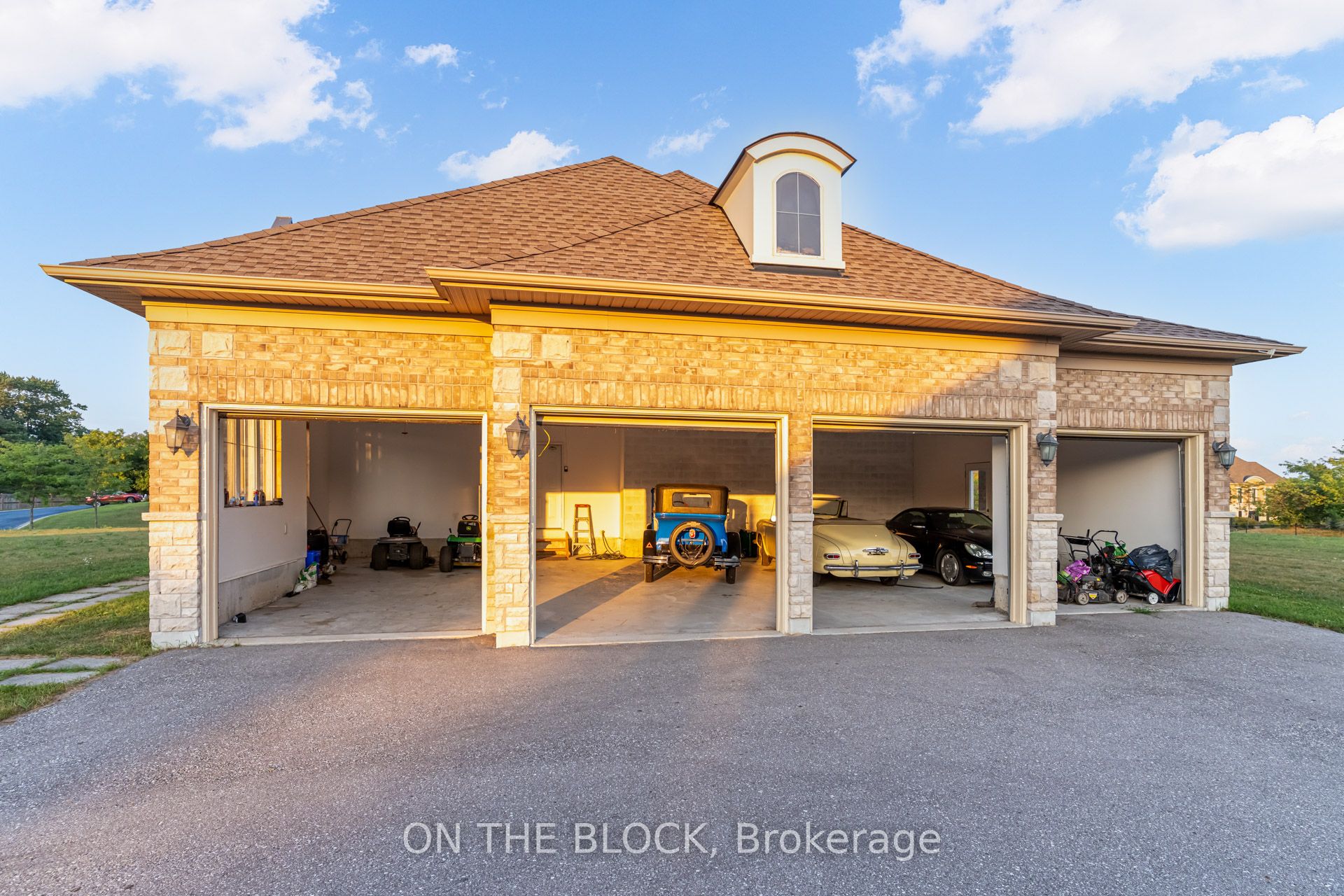 24 Whitewood Drive, Whitchurch-Stouffville 3