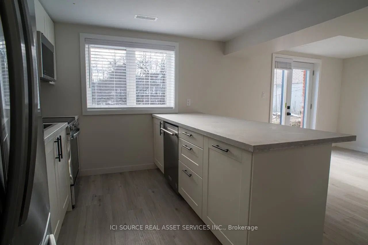 Unit B - 200 John Street W, Bradford West Gwillimbury 3