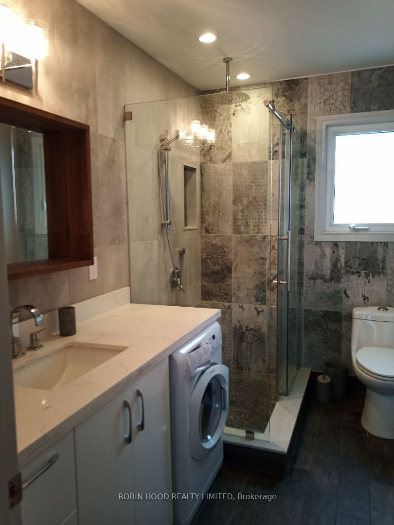 Unit Rear - 15 Gayla Street S, Vaughan 4