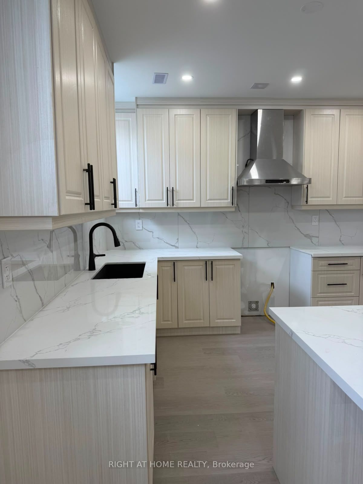 Unit B - 2 Chesney Crescent, Vaughan 2