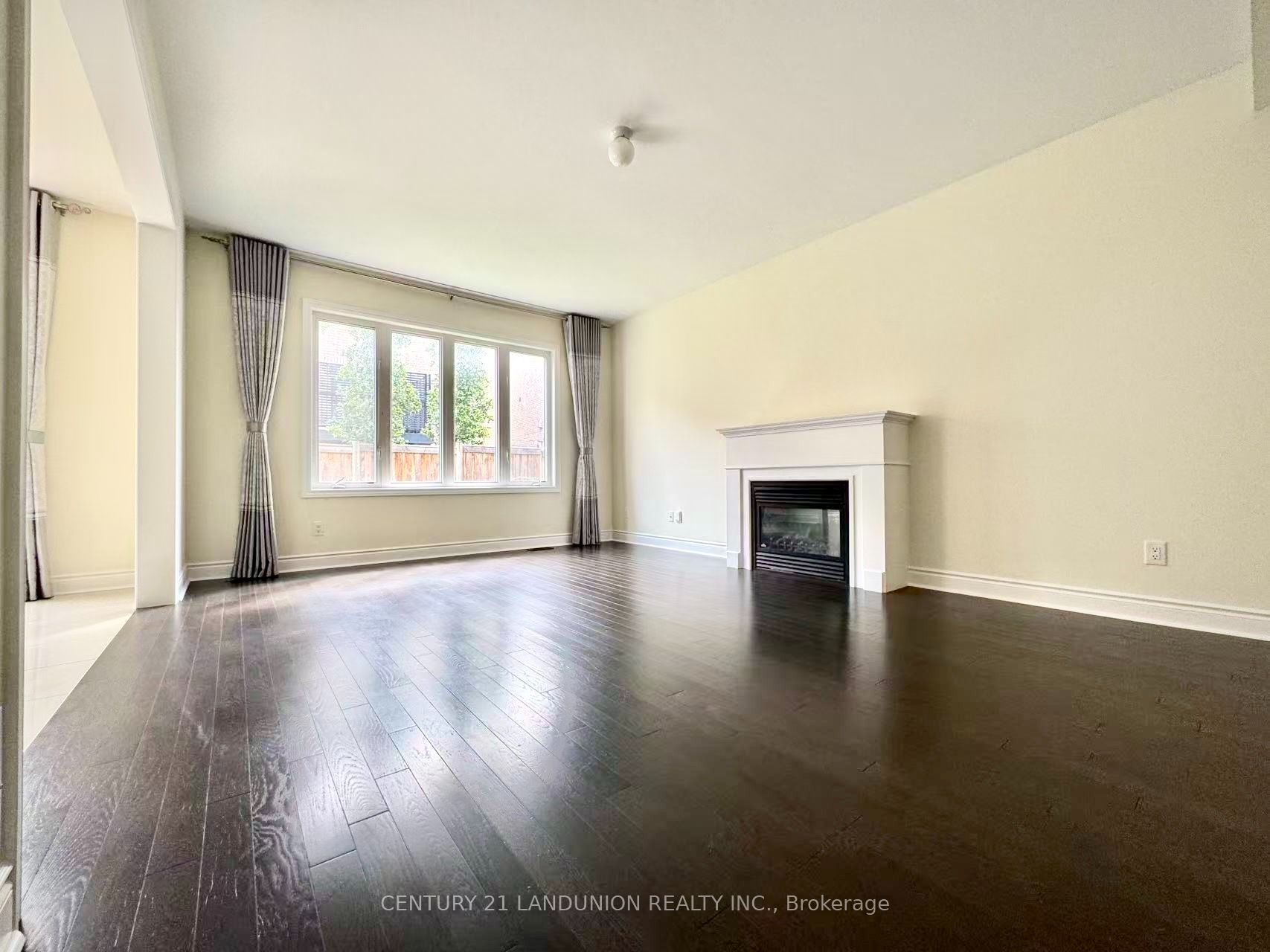 921 Goring Circle, Newmarket 4
