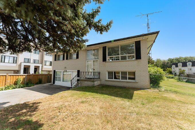 225 16th Avenue, Richmond Hill 2