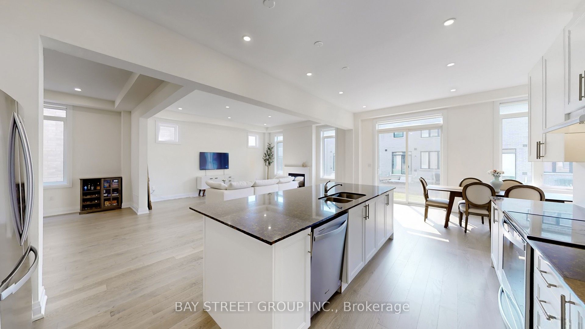 Upper Two Bedrooms - 97 Halldorson Avenue, Aurora 3