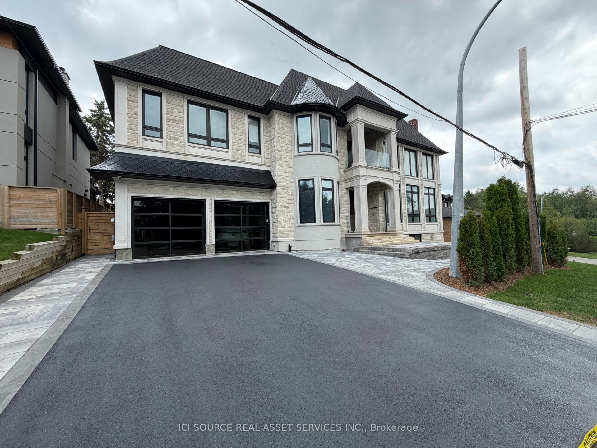 211 Kennedy Street W, Aurora 2