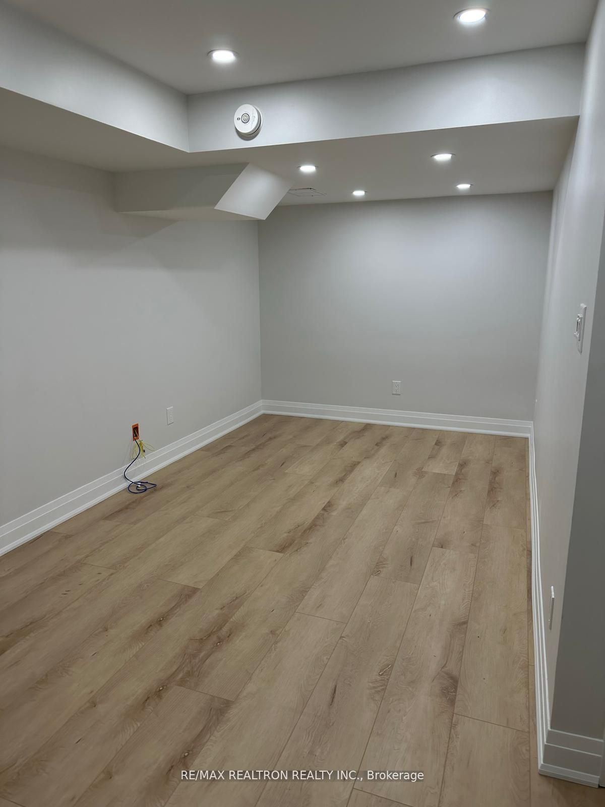 Unit Bsmnt - 5 Elderslie Crescent, Vaughan 3