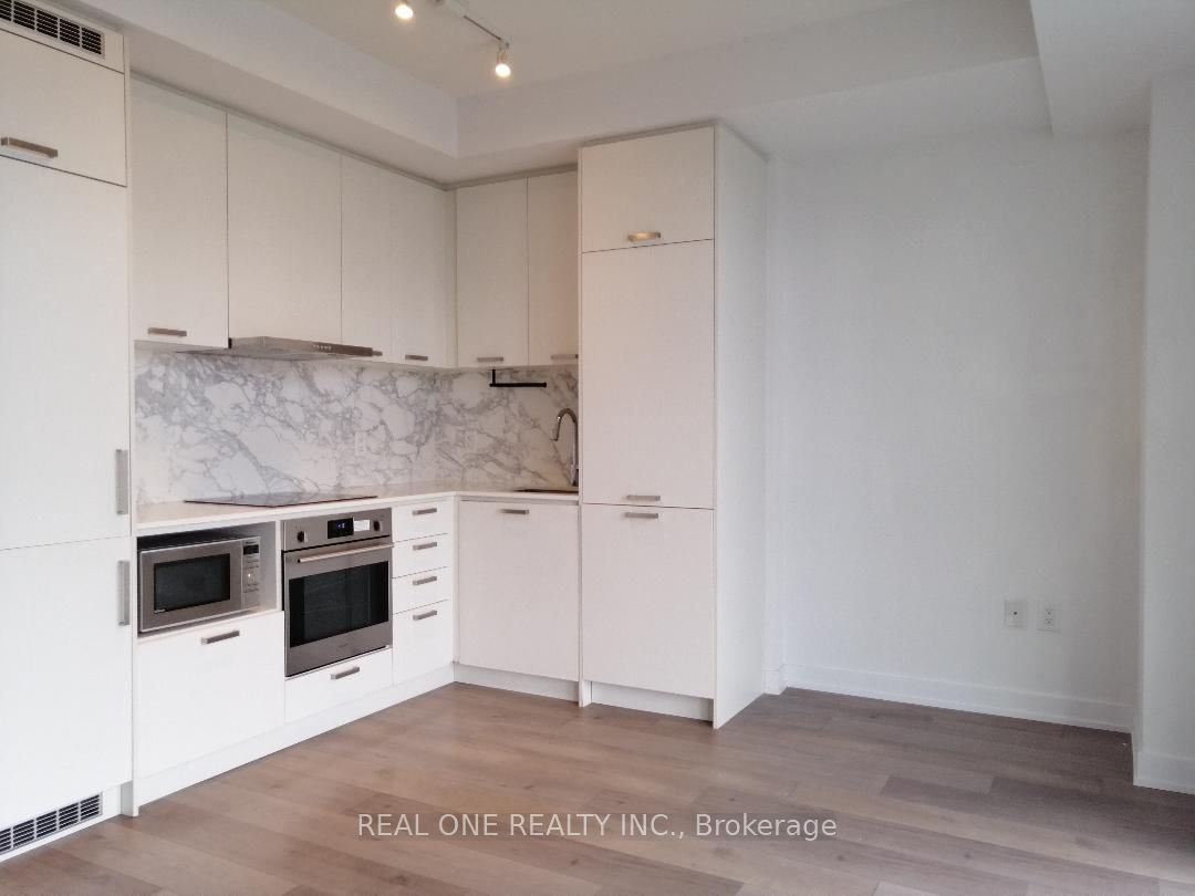 Unit 2001 - 38 Honeycrisp Crescent, Vaughan 5
