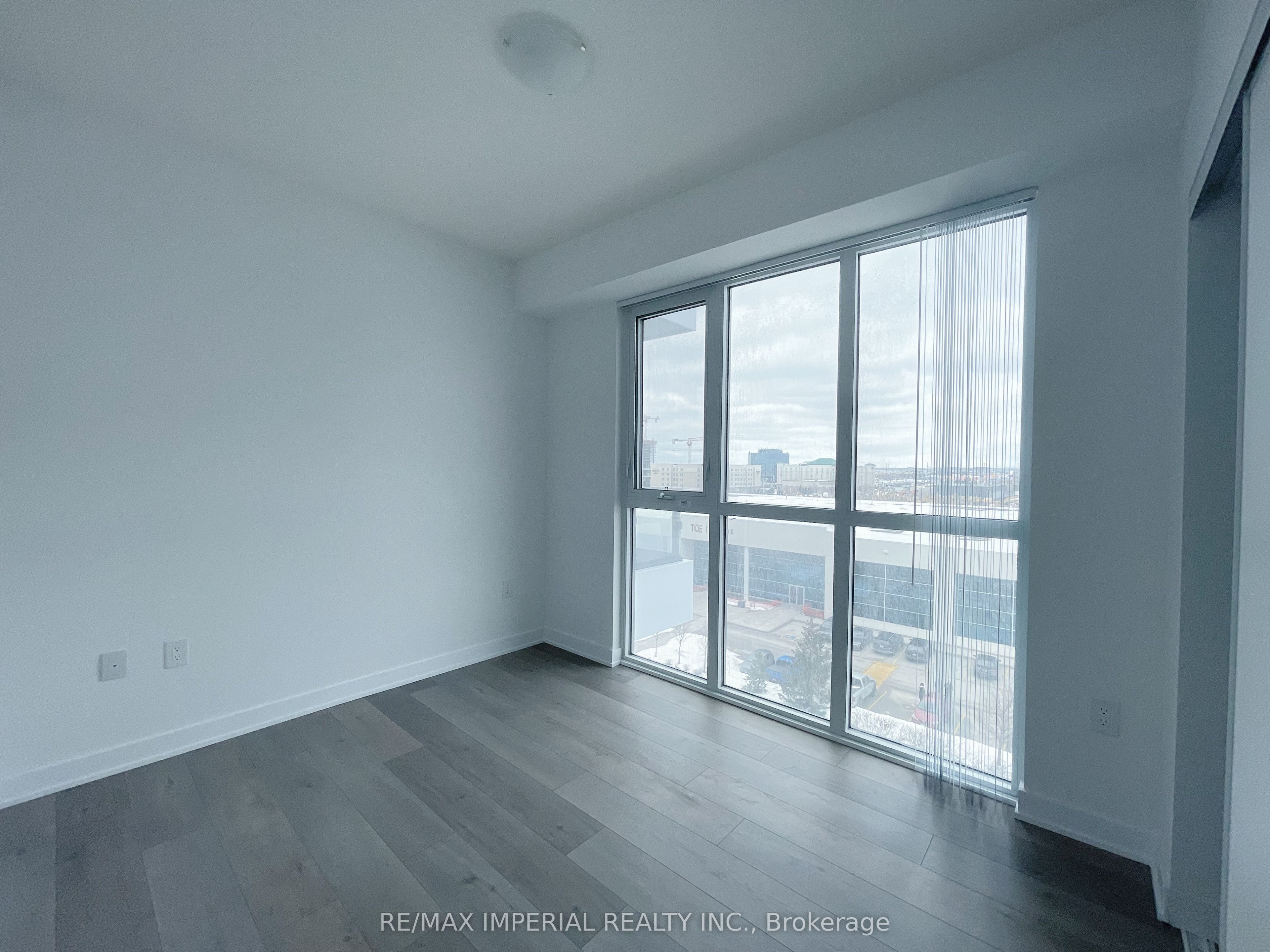 Unit 616 - 38 Honeycrisp Crescent, Vaughan 2