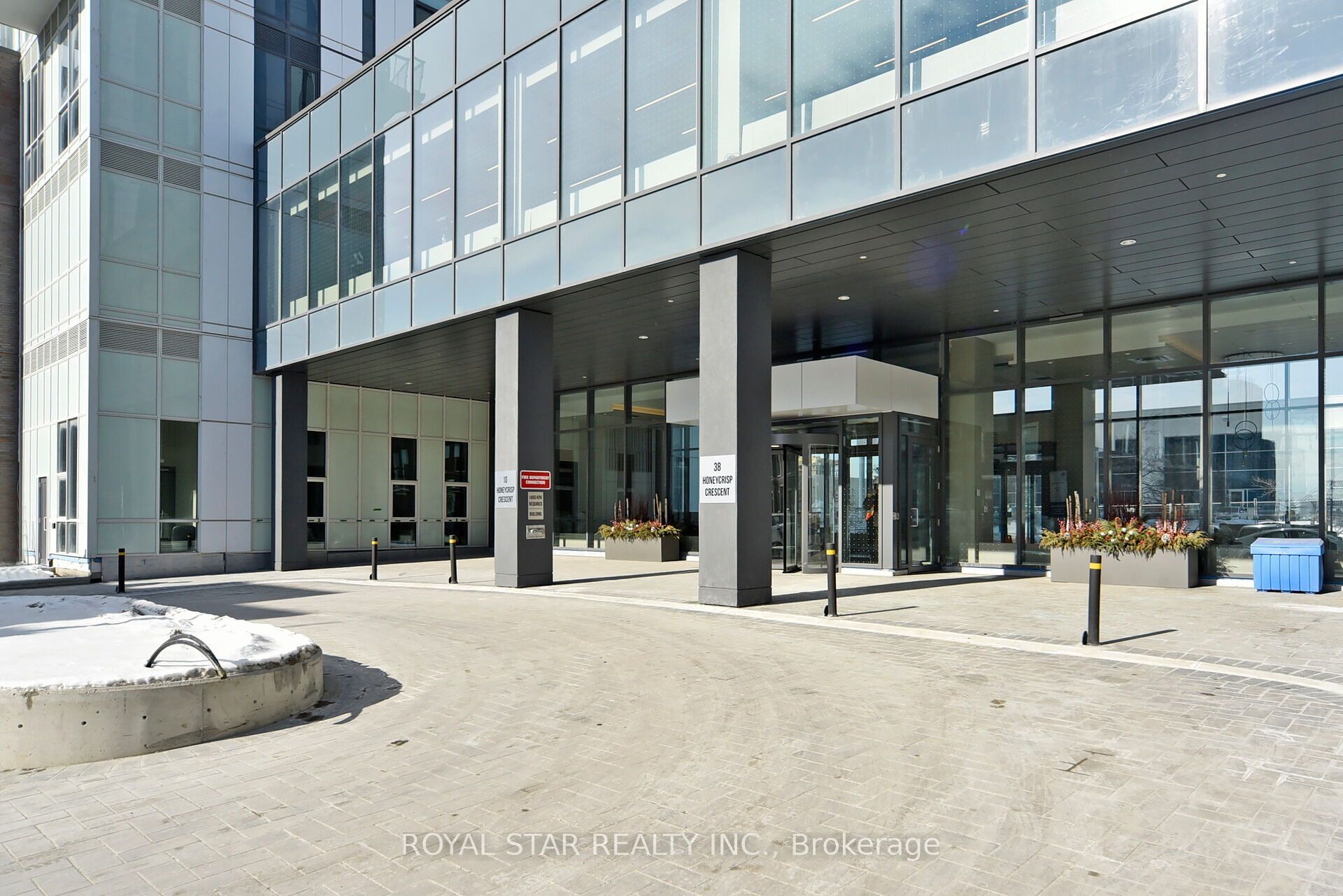 Unit 909 - 10 Honeycrisp Crescent, Vaughan 4