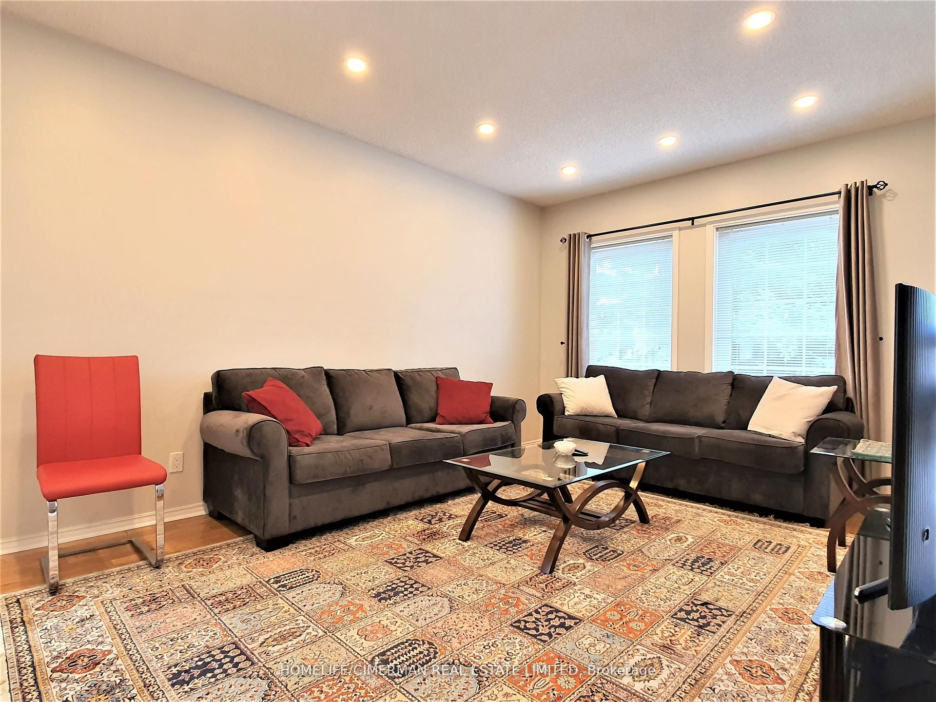 Unit UPPER - 312 Harewood Boulevard, Newmarket 3