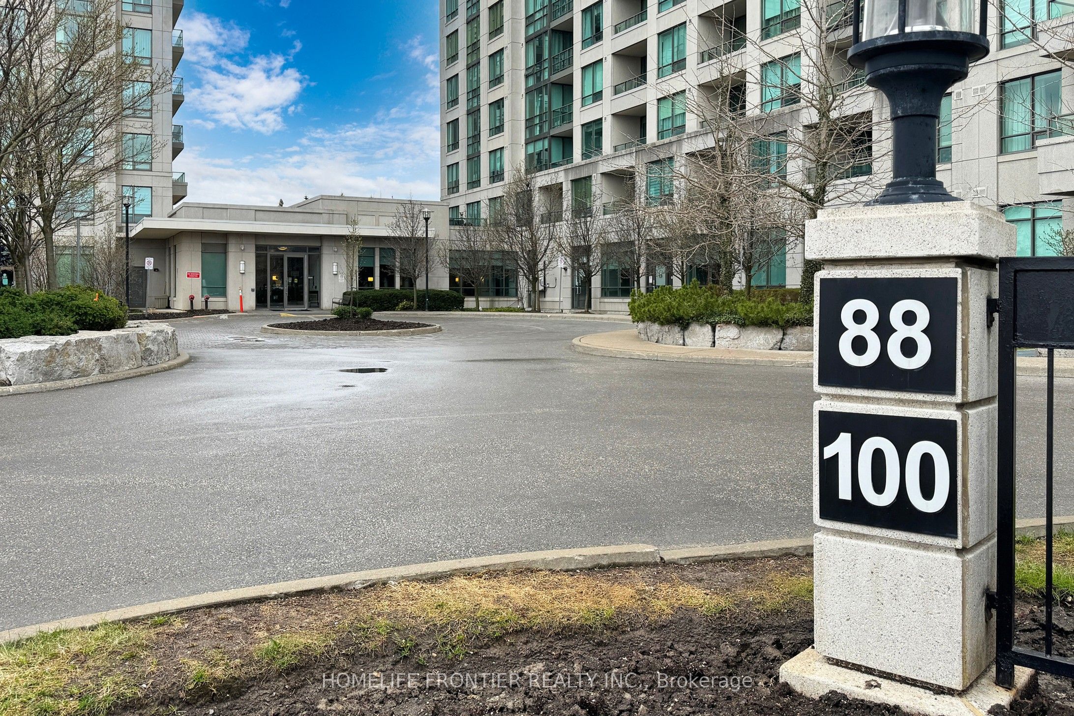 Unit 610 - 100 Promenade Circle, Vaughan 4