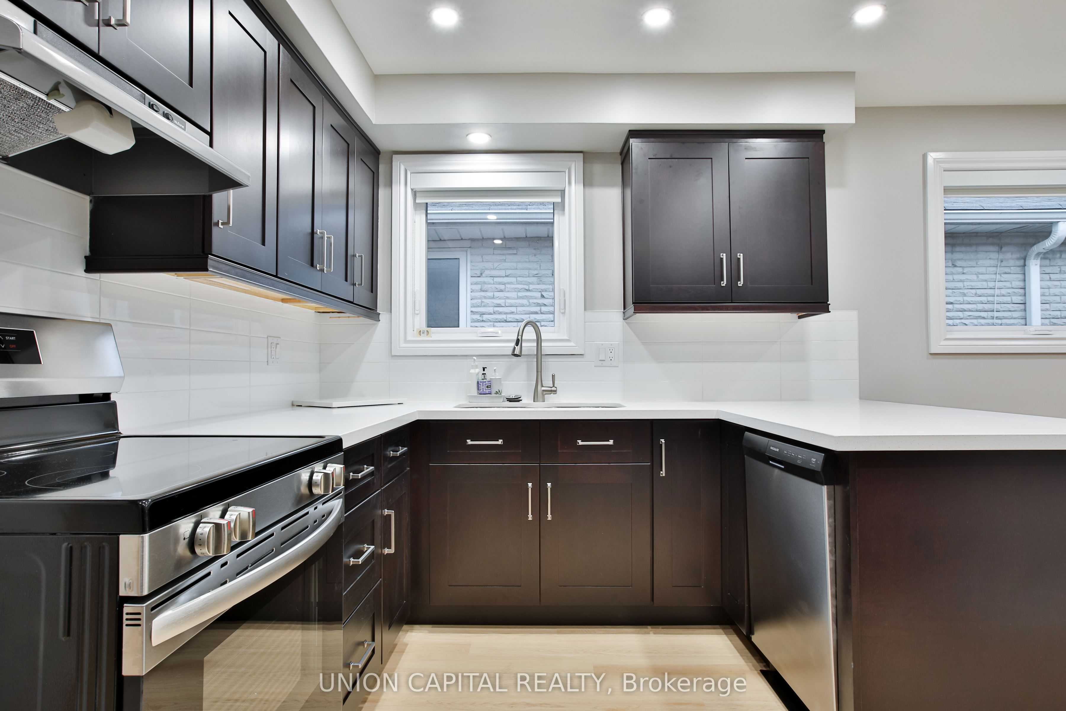 Unit Upper - 131 Romfield Circuit, Markham 4
