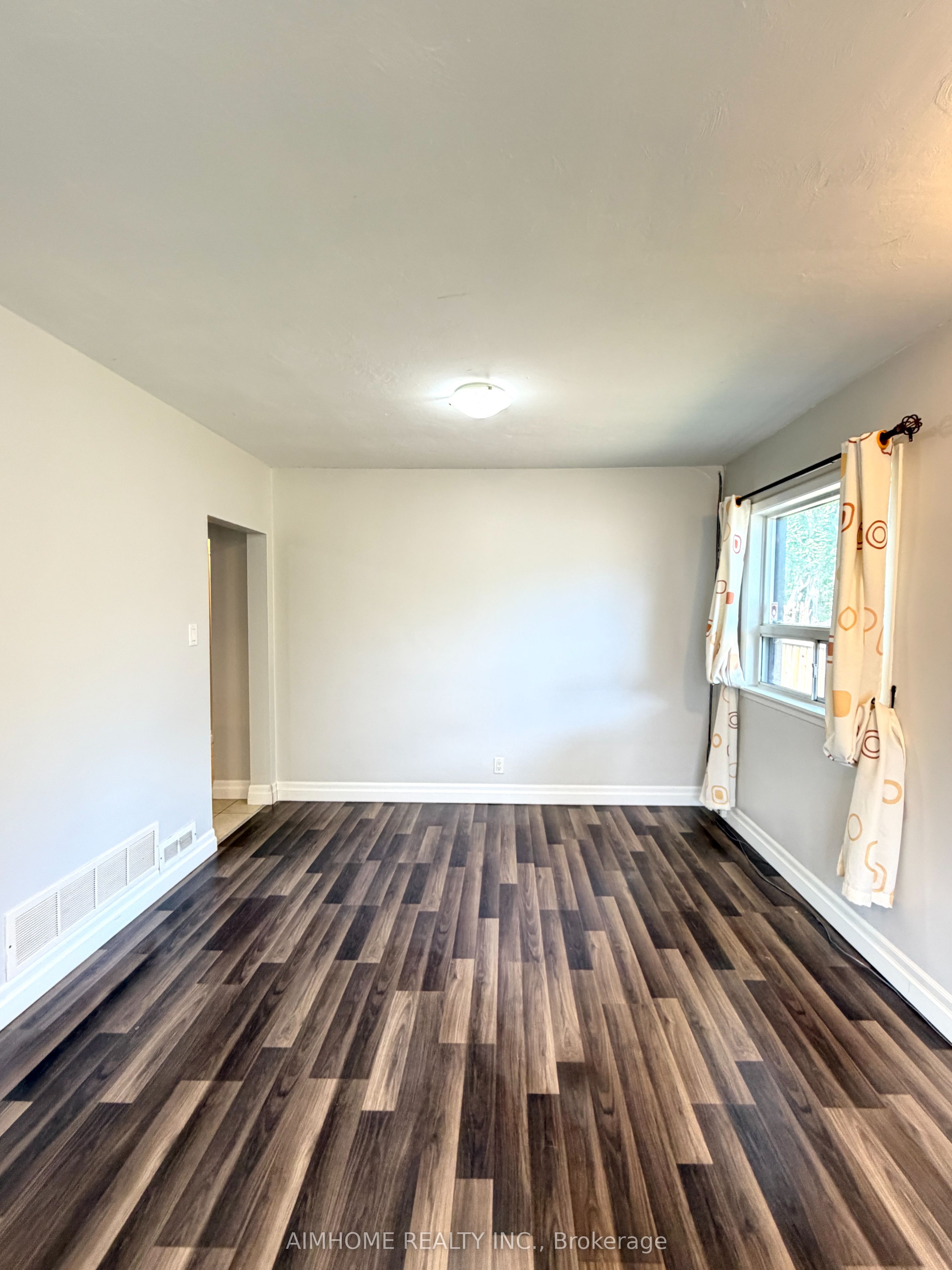 Unit Main - 887 Srigley Street, Newmarket 5