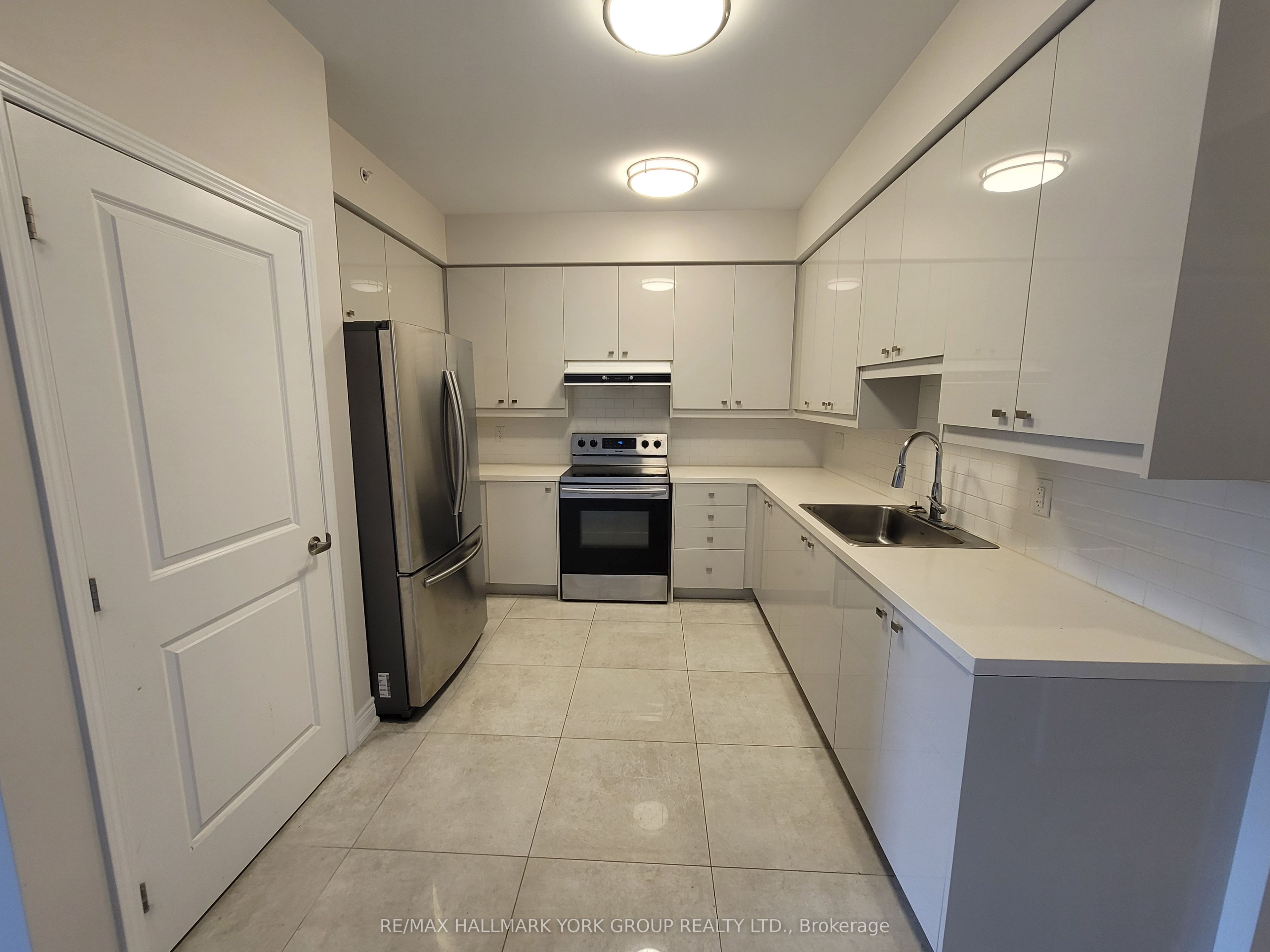 Unit 308 - 32 Wellington Street E, Aurora 3