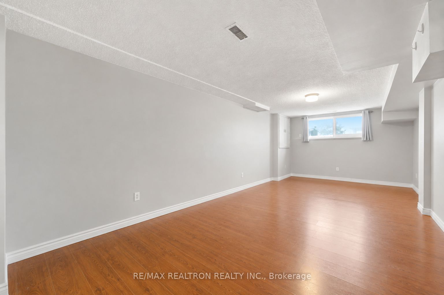 414 The Queensway Road S, Georgina 4