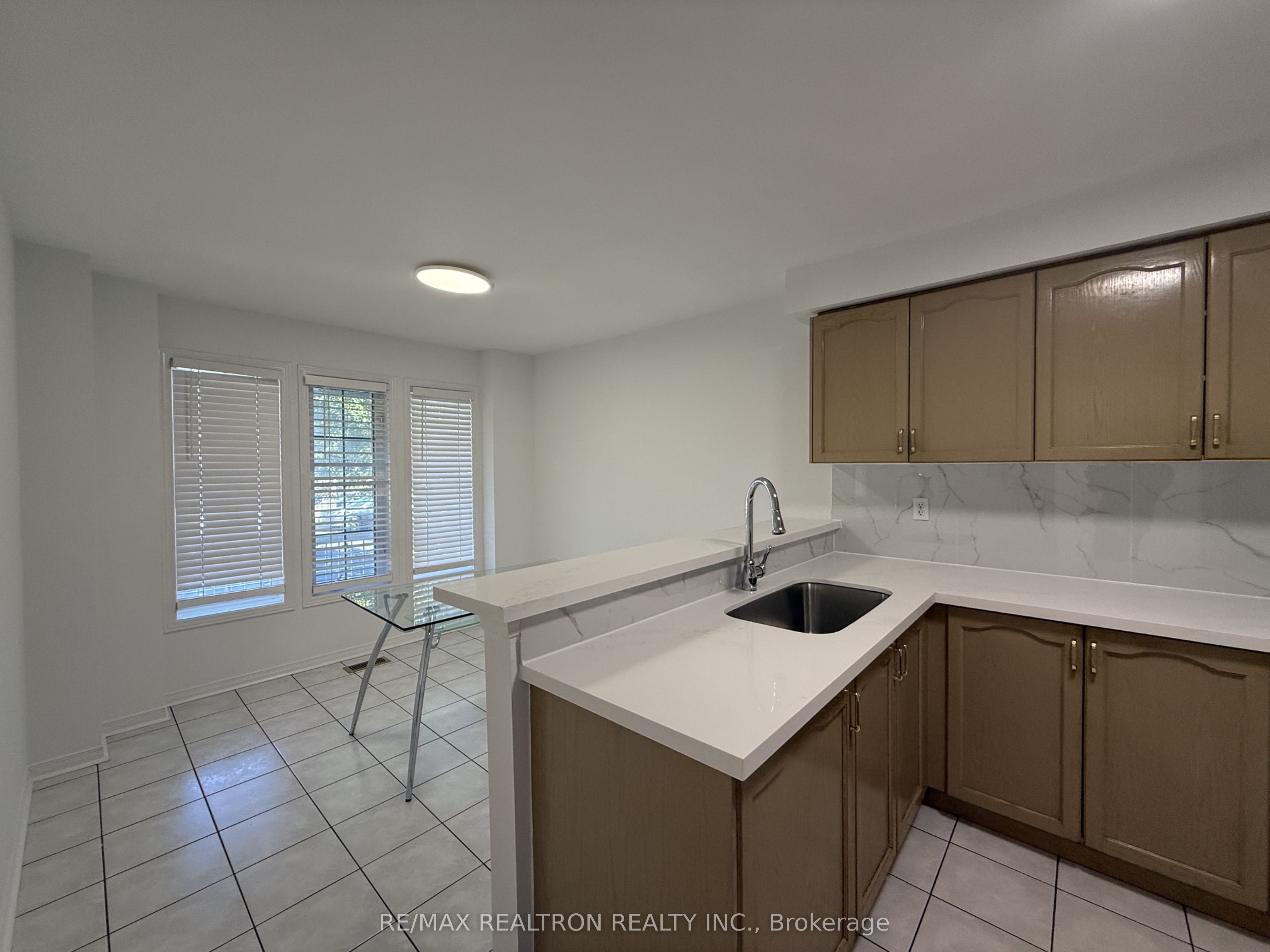 663 South Unionville Avenue, Markham 3