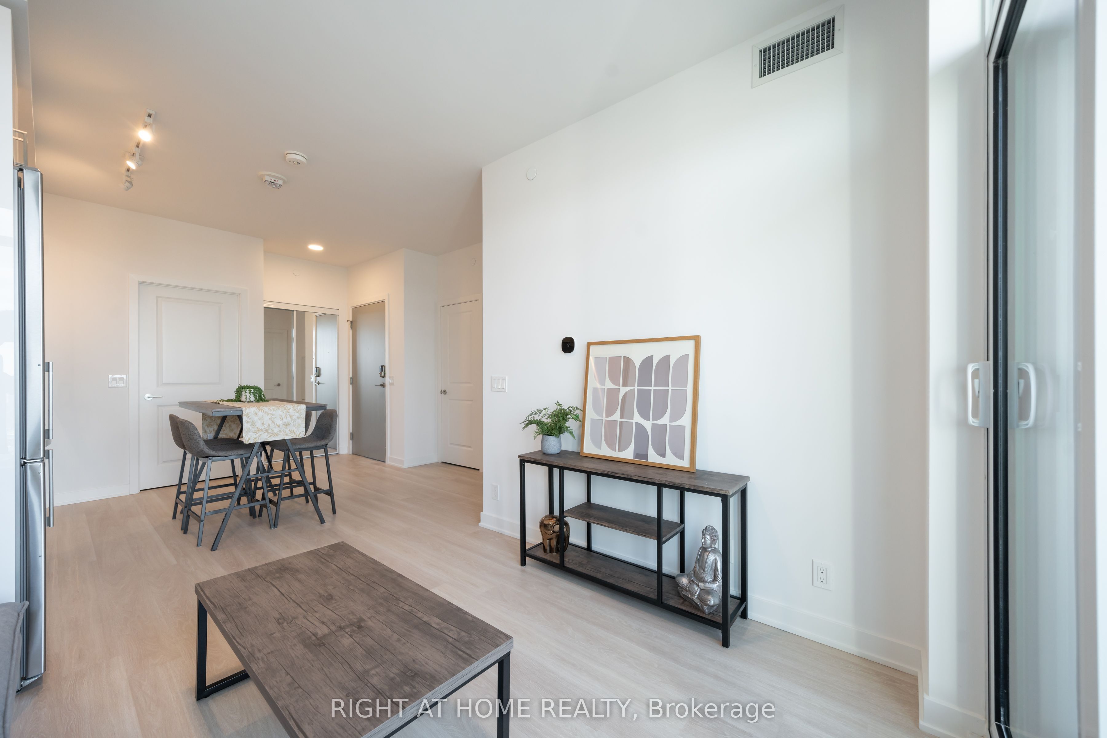 Unit 2406 - 50 Upper Mall Way, Vaughan 4