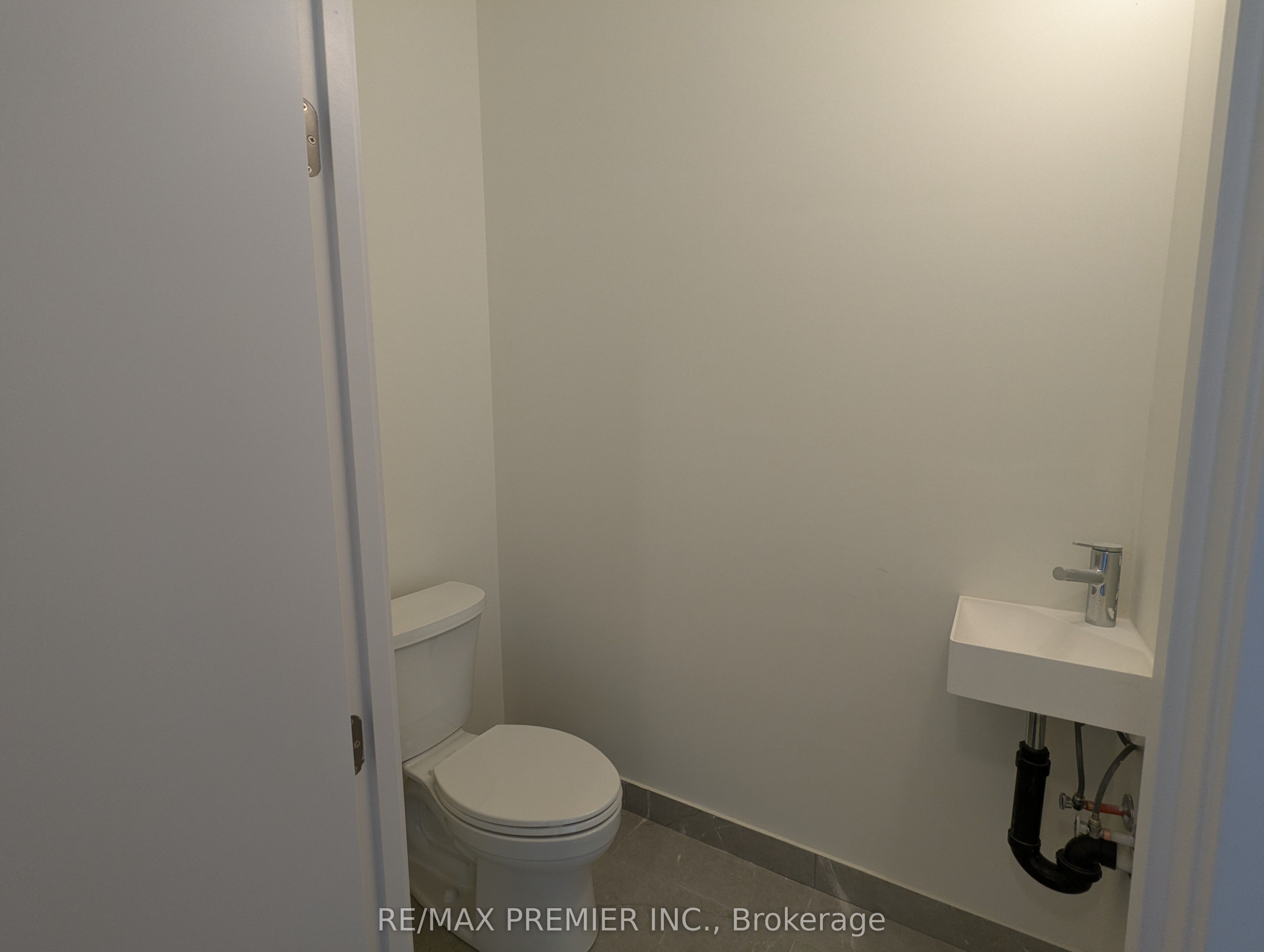 Unit 510 - 9 Steckley House Lane, Richmond Hill 2
